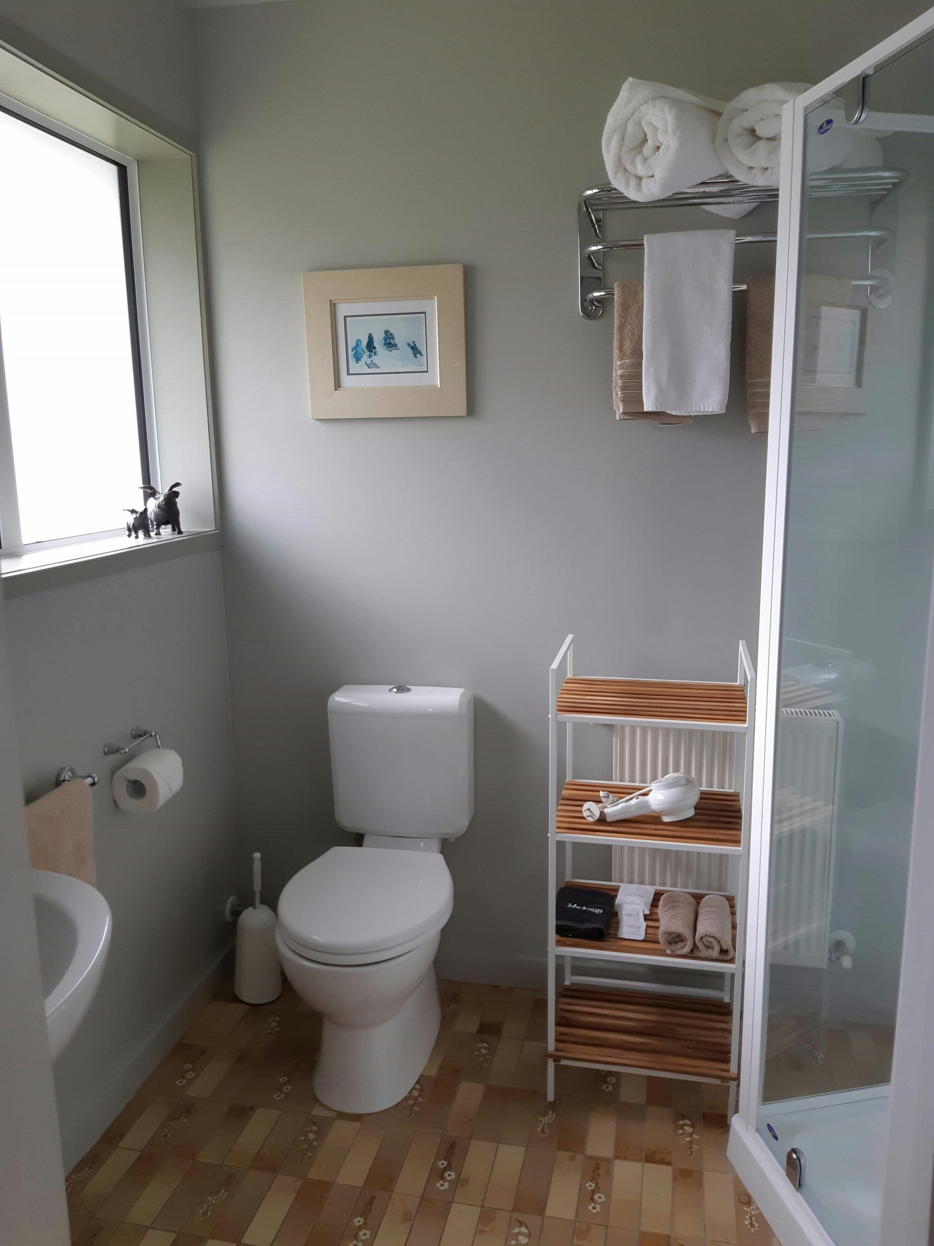 White Doves bathroom