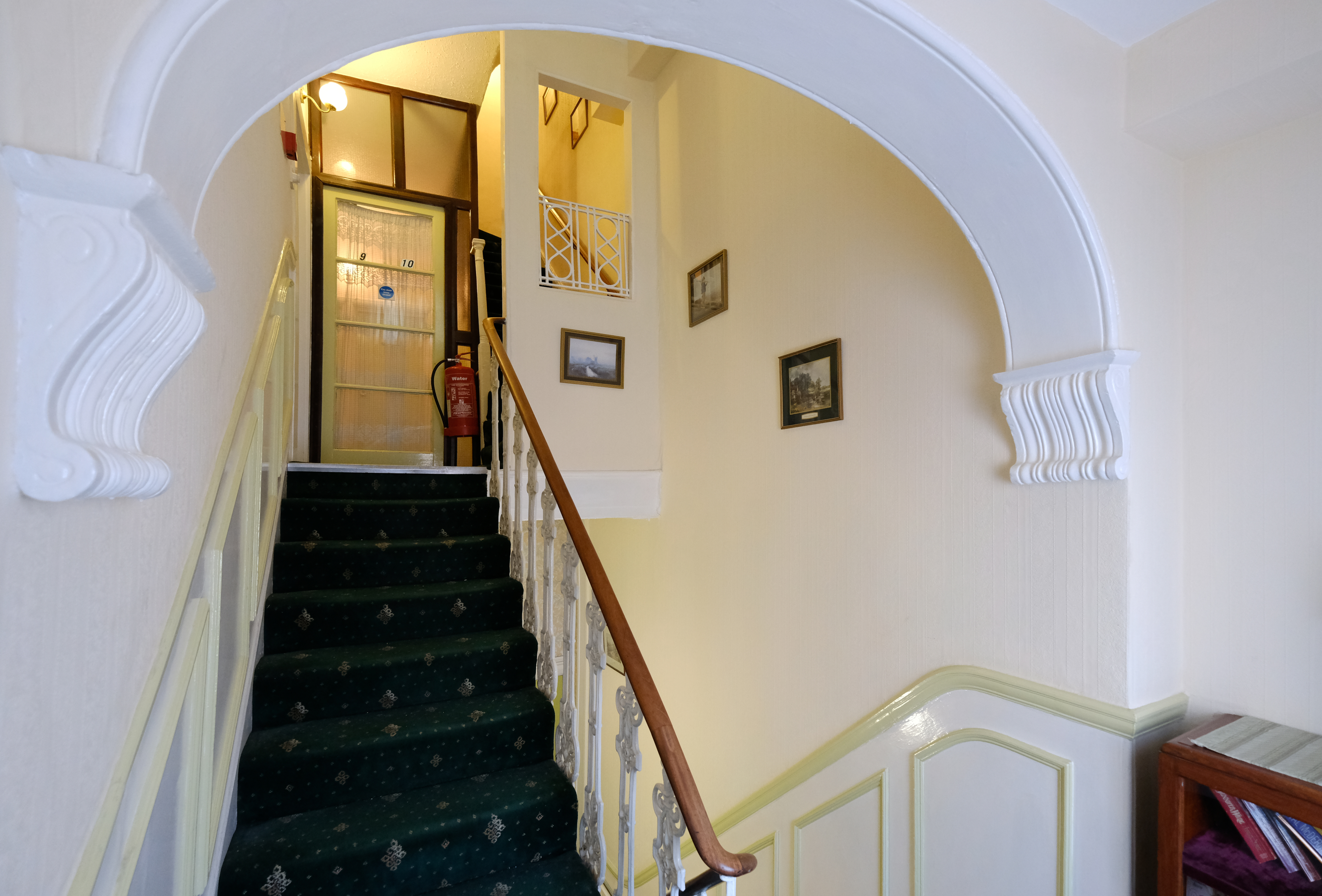 The 2nd floor landing. Fairways Hotel, Paddington Cheap rooms, London
