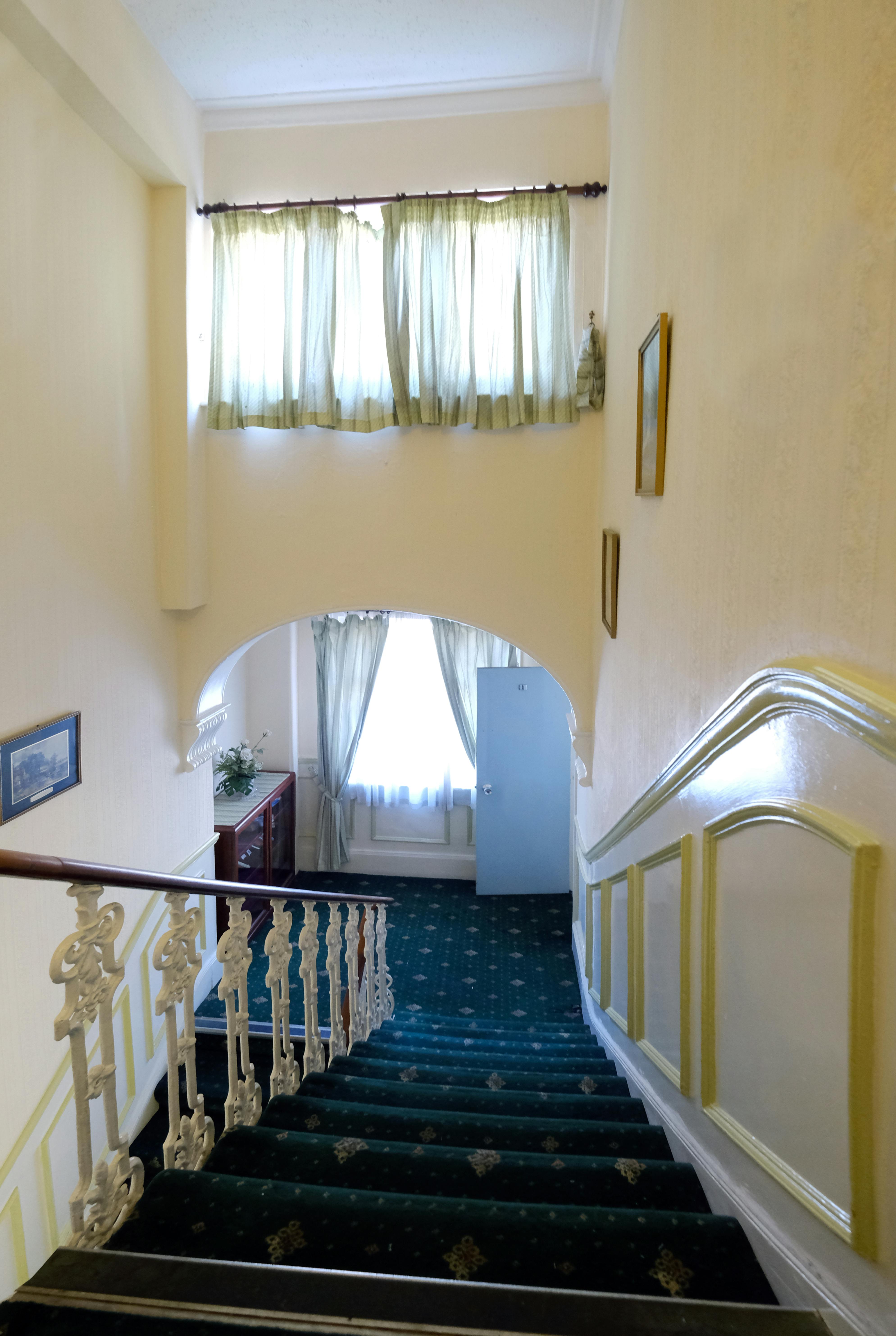 The 2nd floor hallway. Fairways Hotel, Paddington Cheap rooms, London
