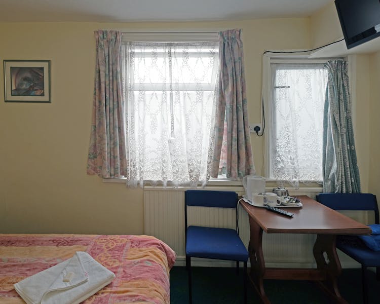 A double room with ensuite bathroom in Paddington. London budget rooms.