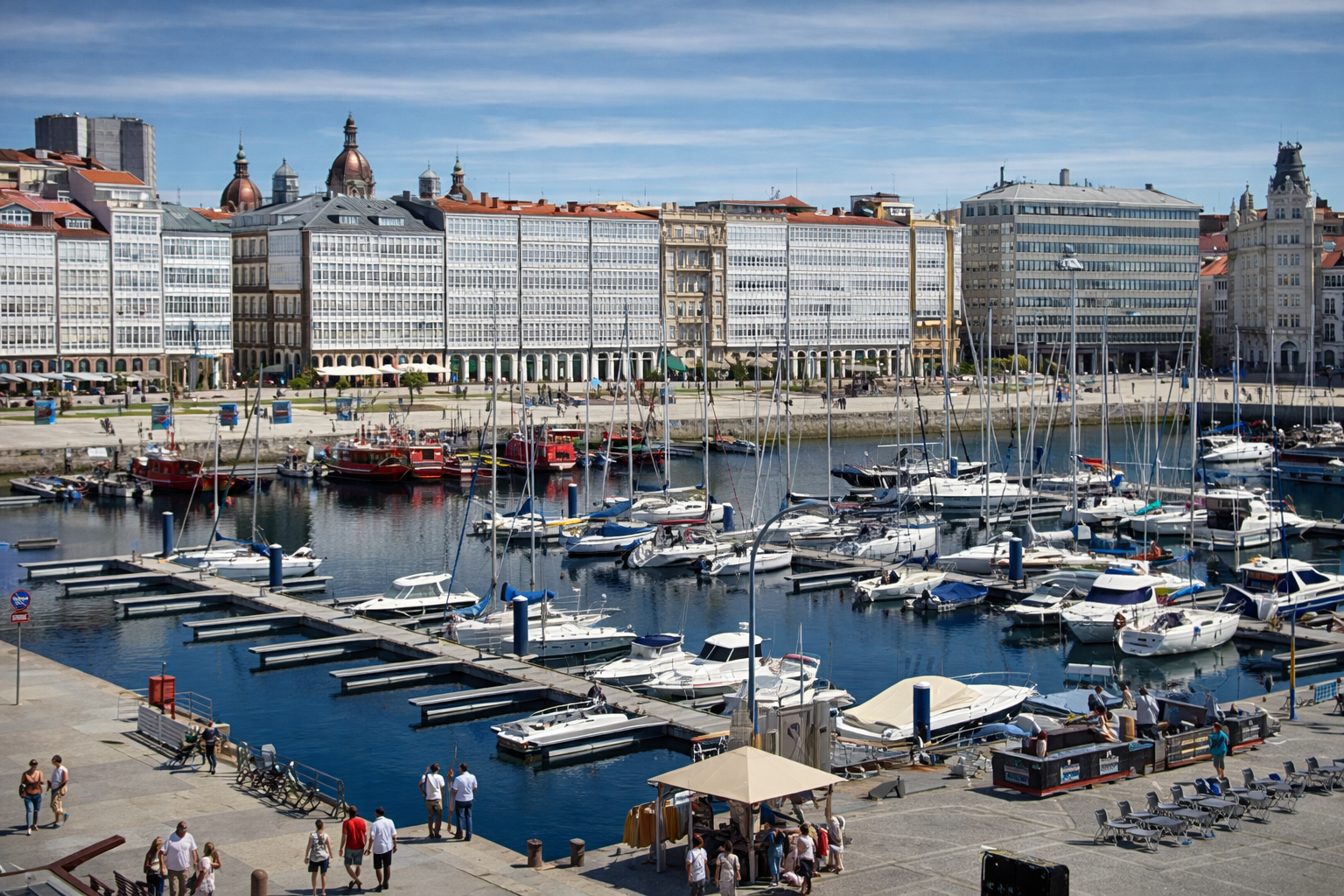 Vista de la Marina y el puerto de A Coruña