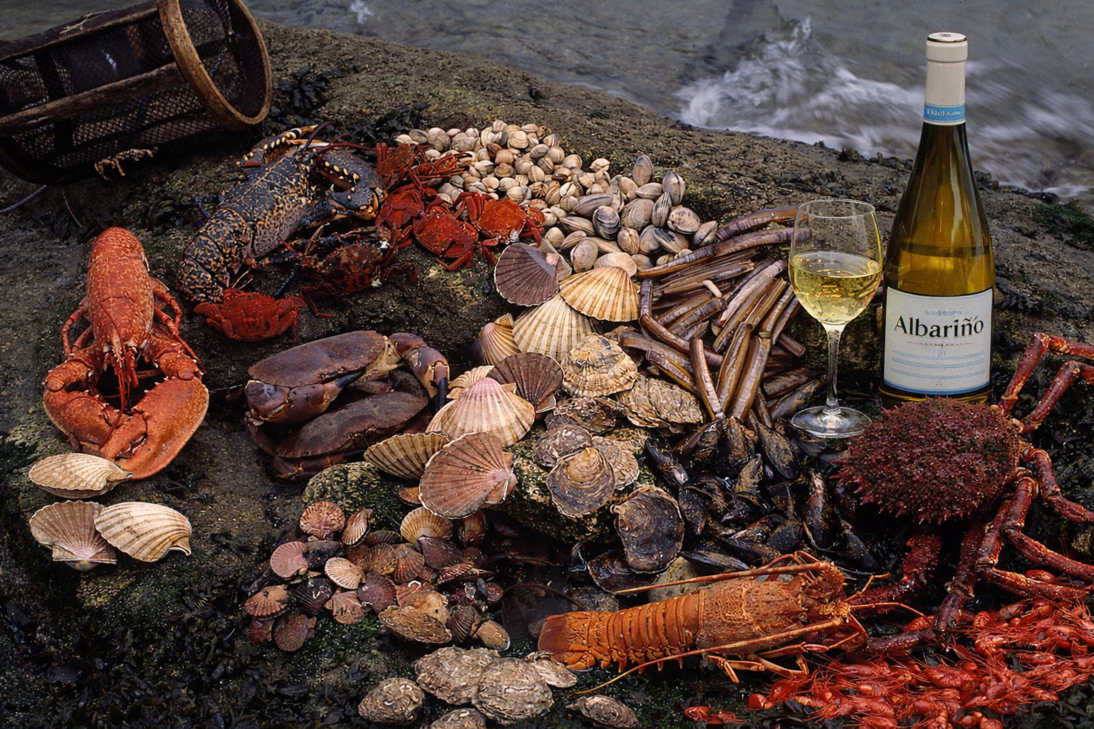 Marisco gallego y vino Albariño