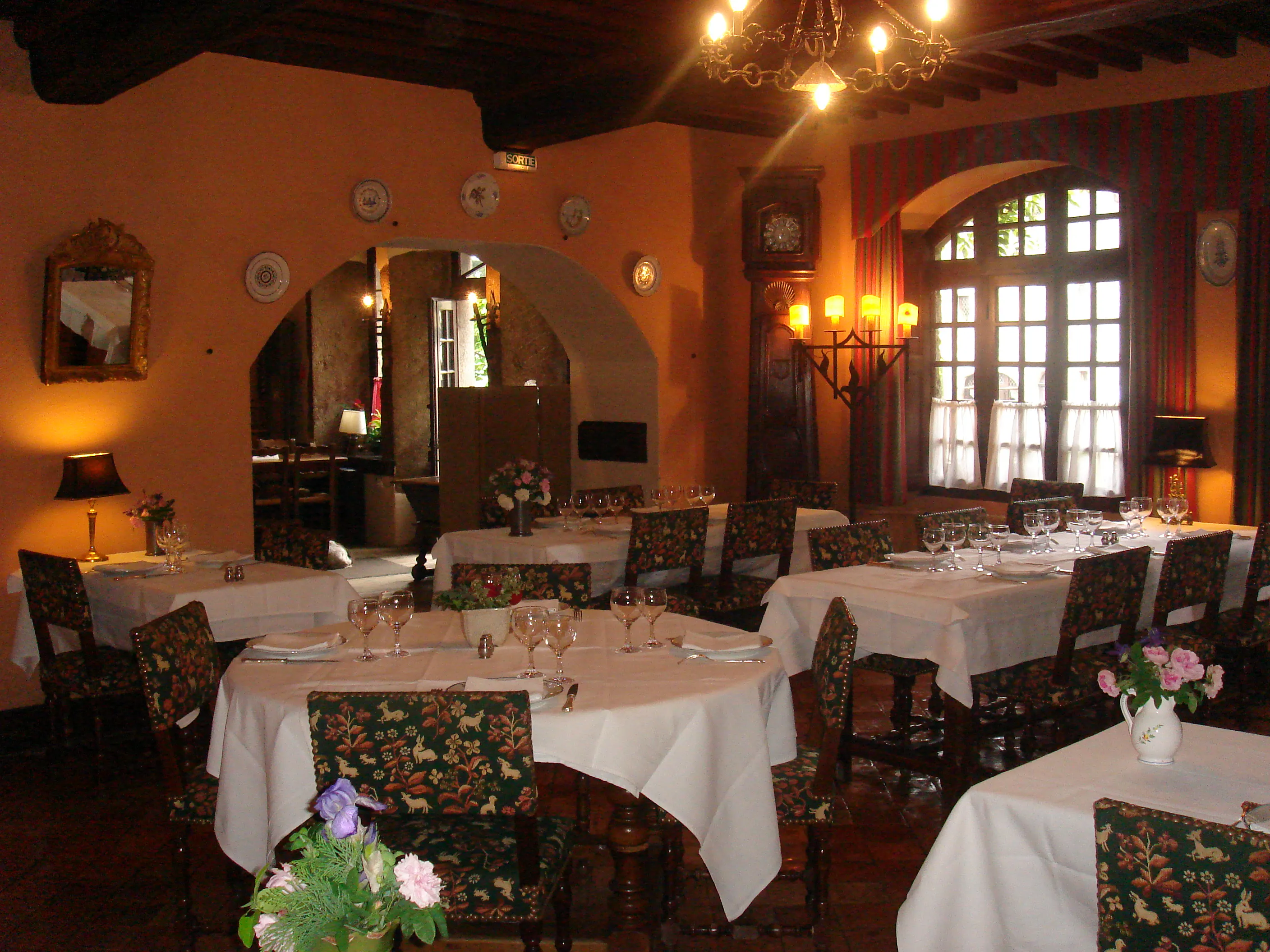 | Hostellerie du Vieux Pérouges