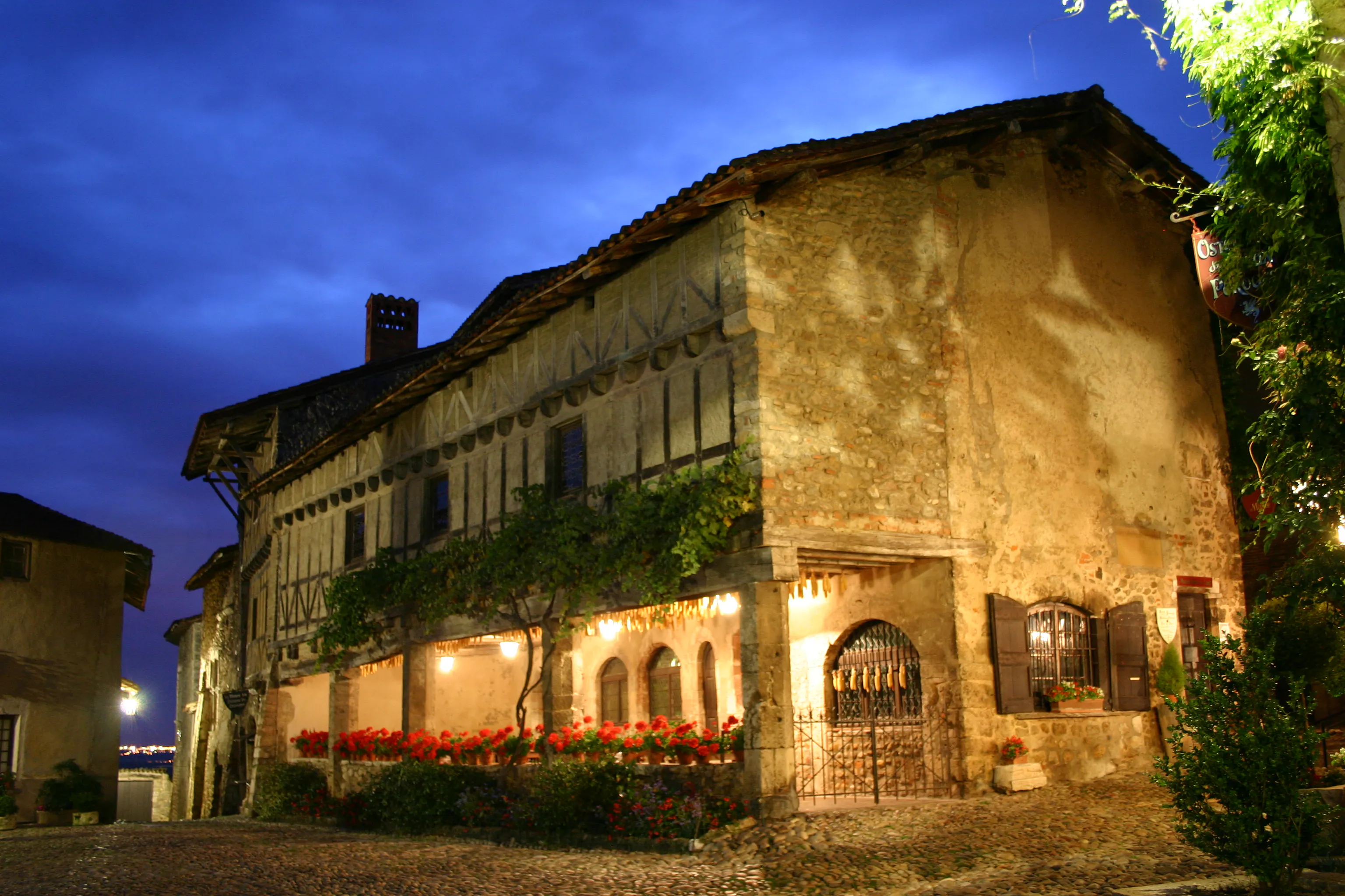 Home | Hostellerie du Vieux Pérouges