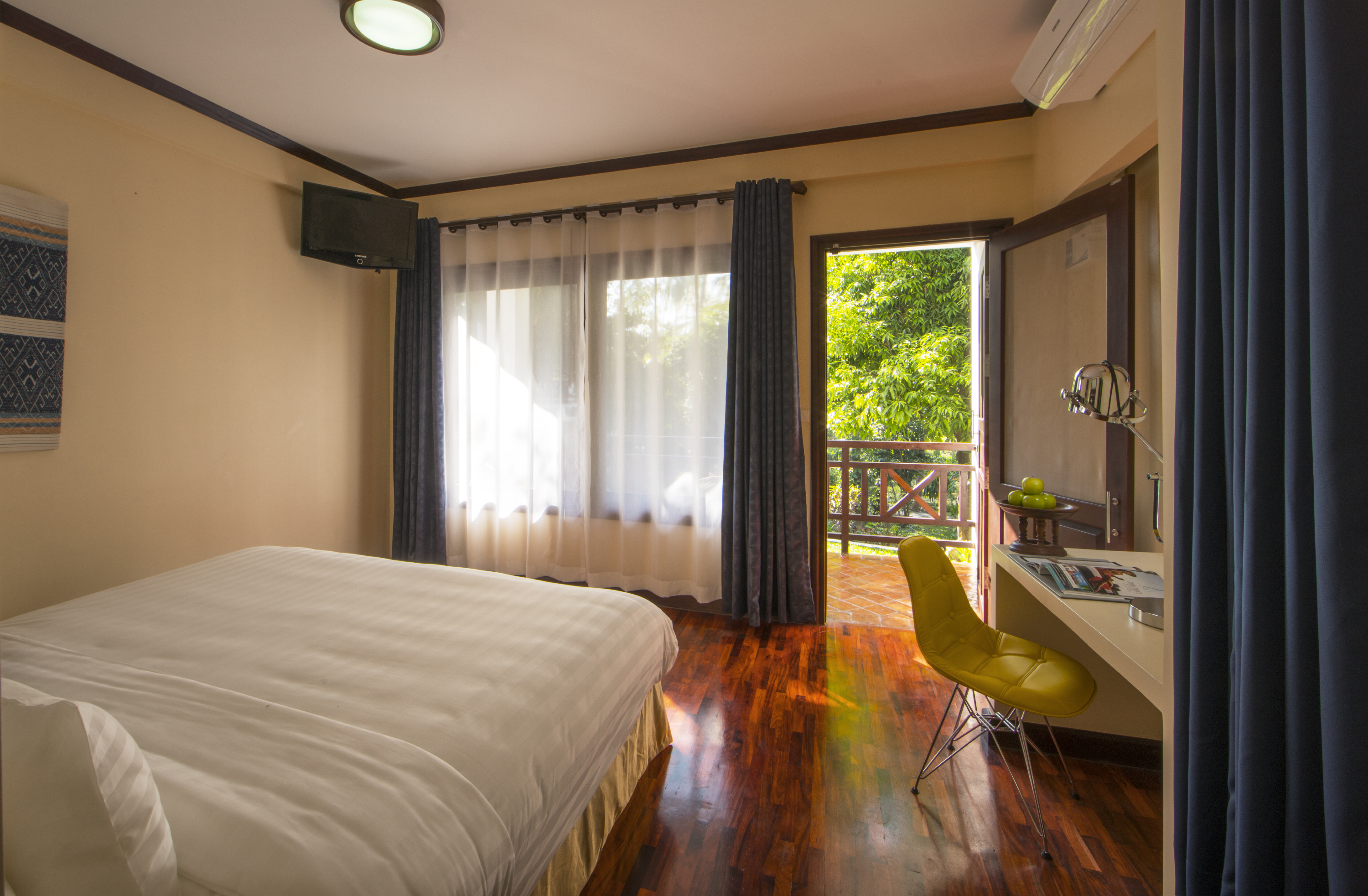 Parasol Blanc Hotel Classic room views