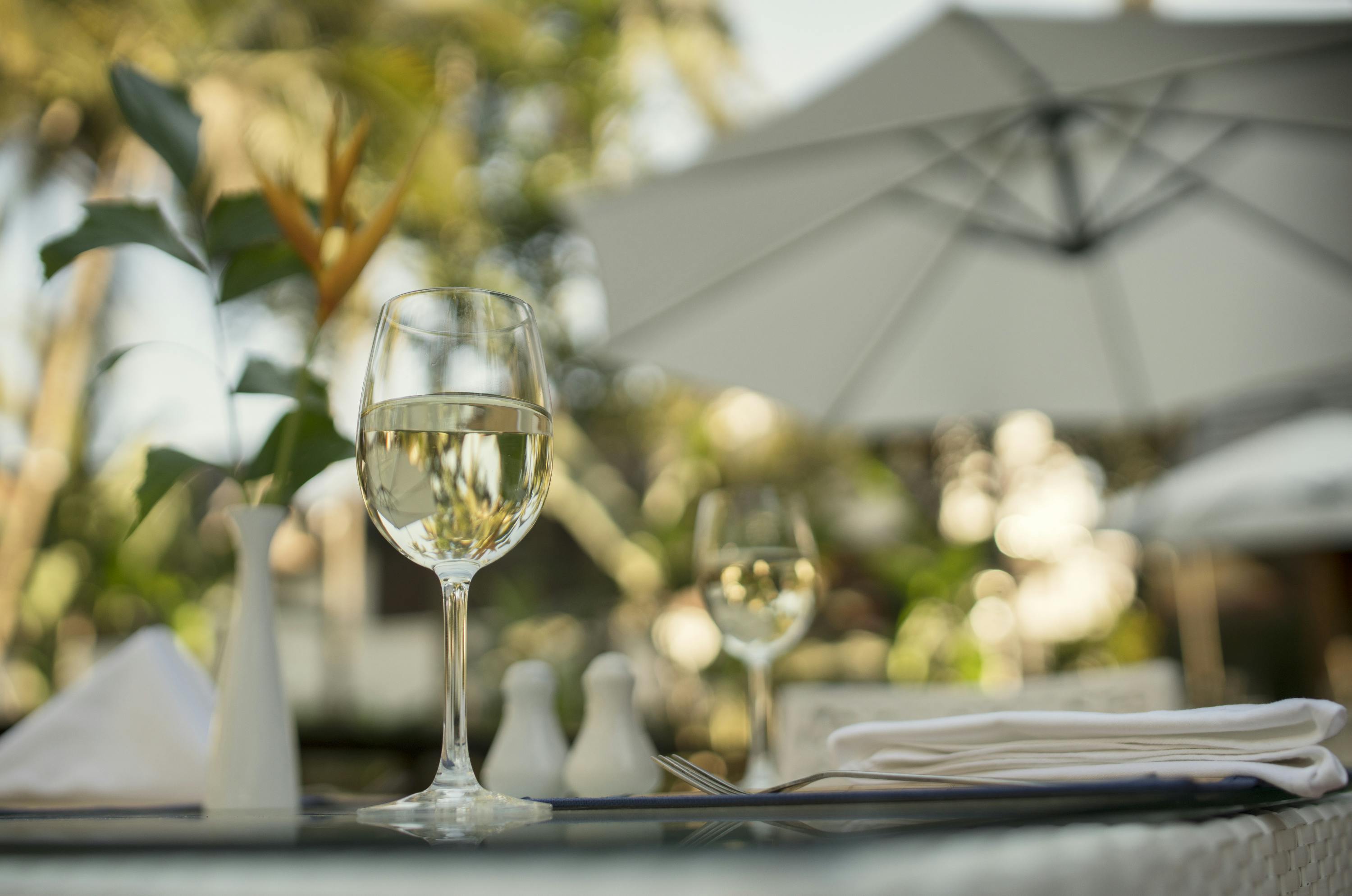 Parasol Blanc Hotel restaurant setting