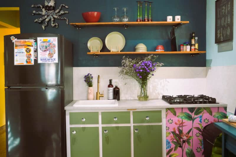 Kitchen with full appliances