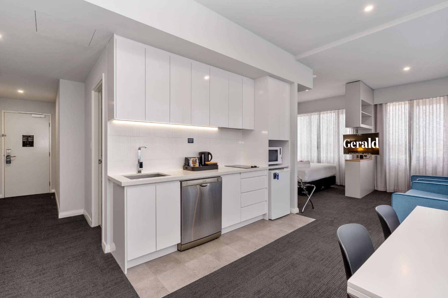 Classic King Apartment