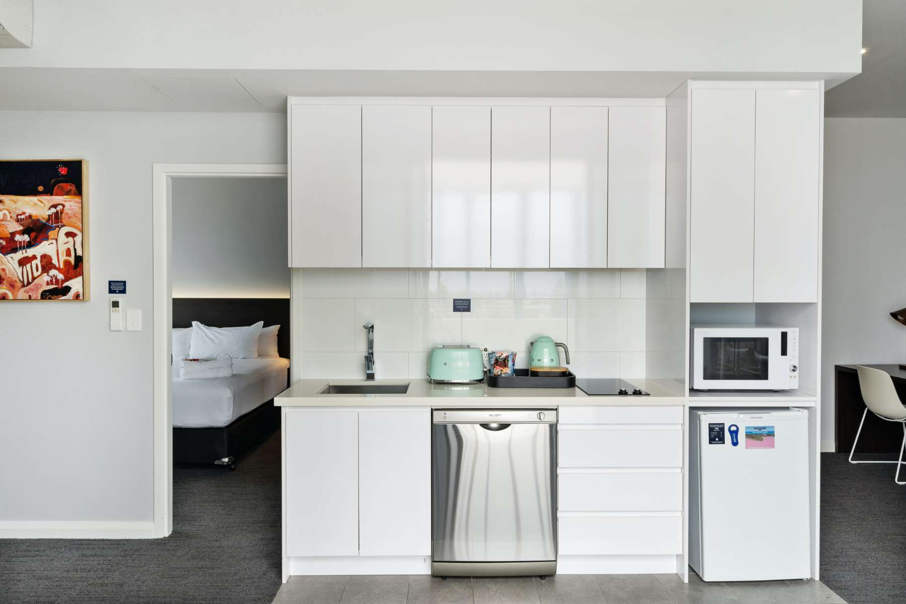 Spacious and modern apartment with kitchen. Book direct for complimentary mini bar, WiFi and parking