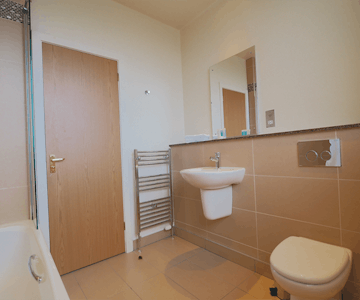 Caladh Inn Bathroom