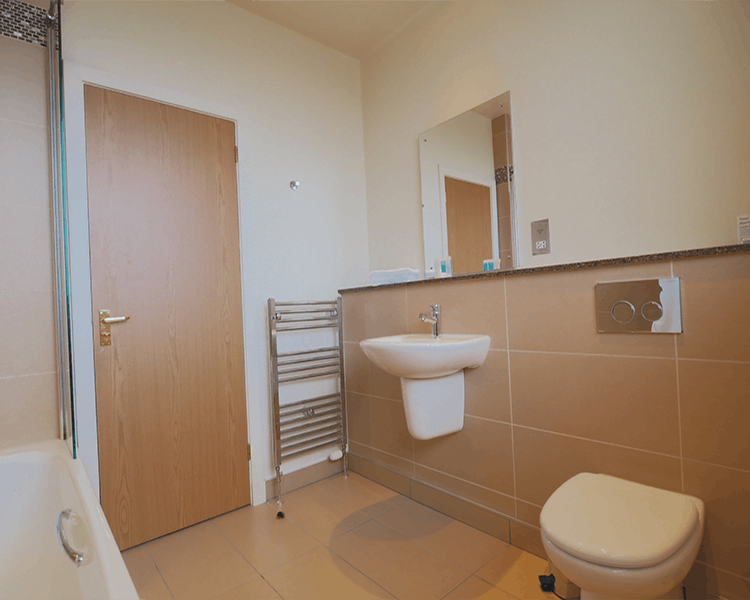 Caladh Inn Bathroom
