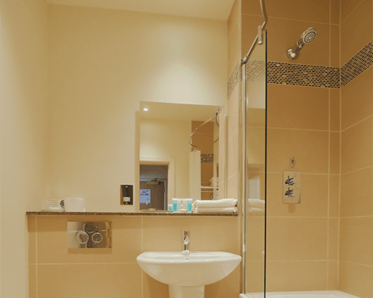 Caladh Inn Bathroom detail