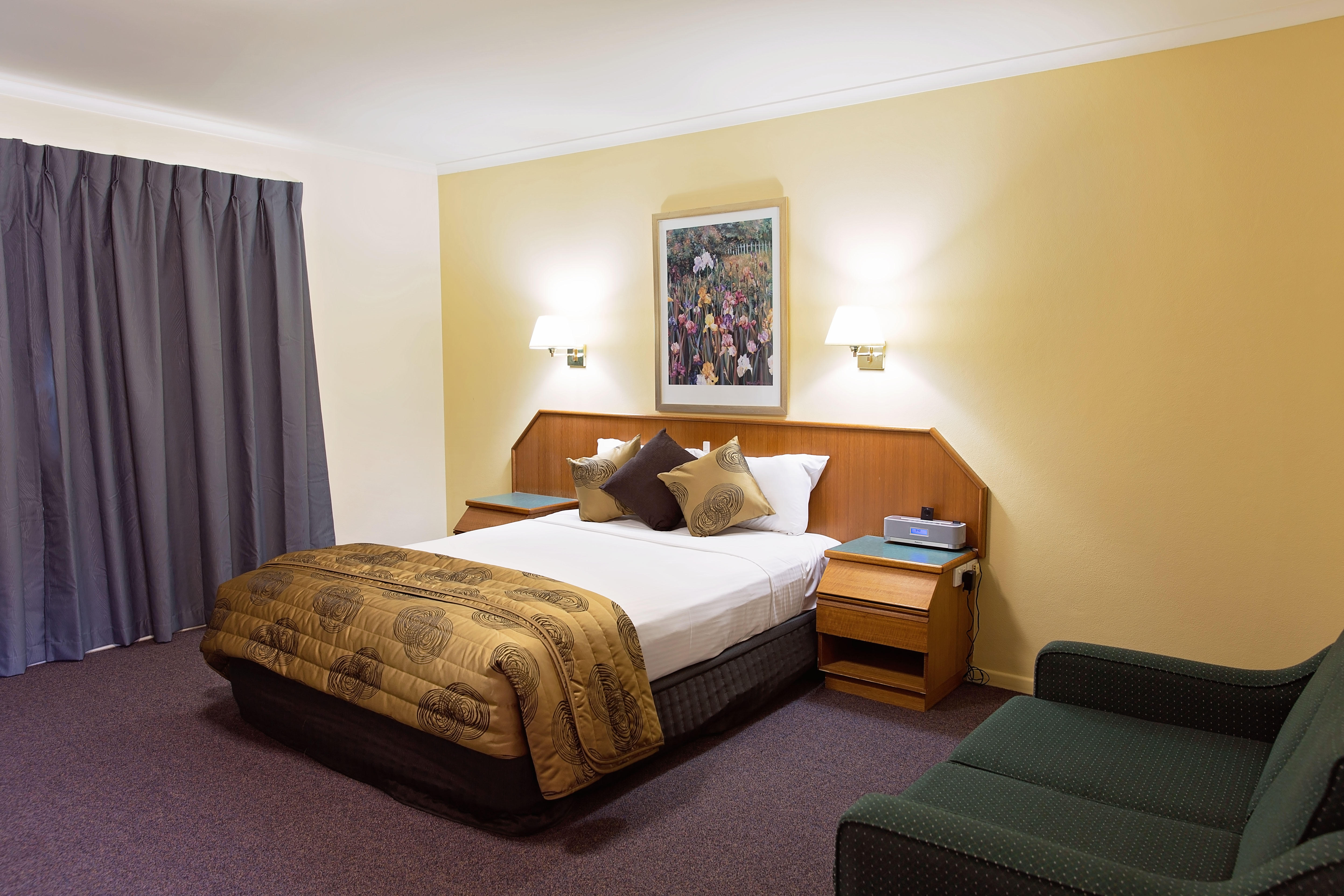 Superior Spa Room White Lace Motor Inn Mackay