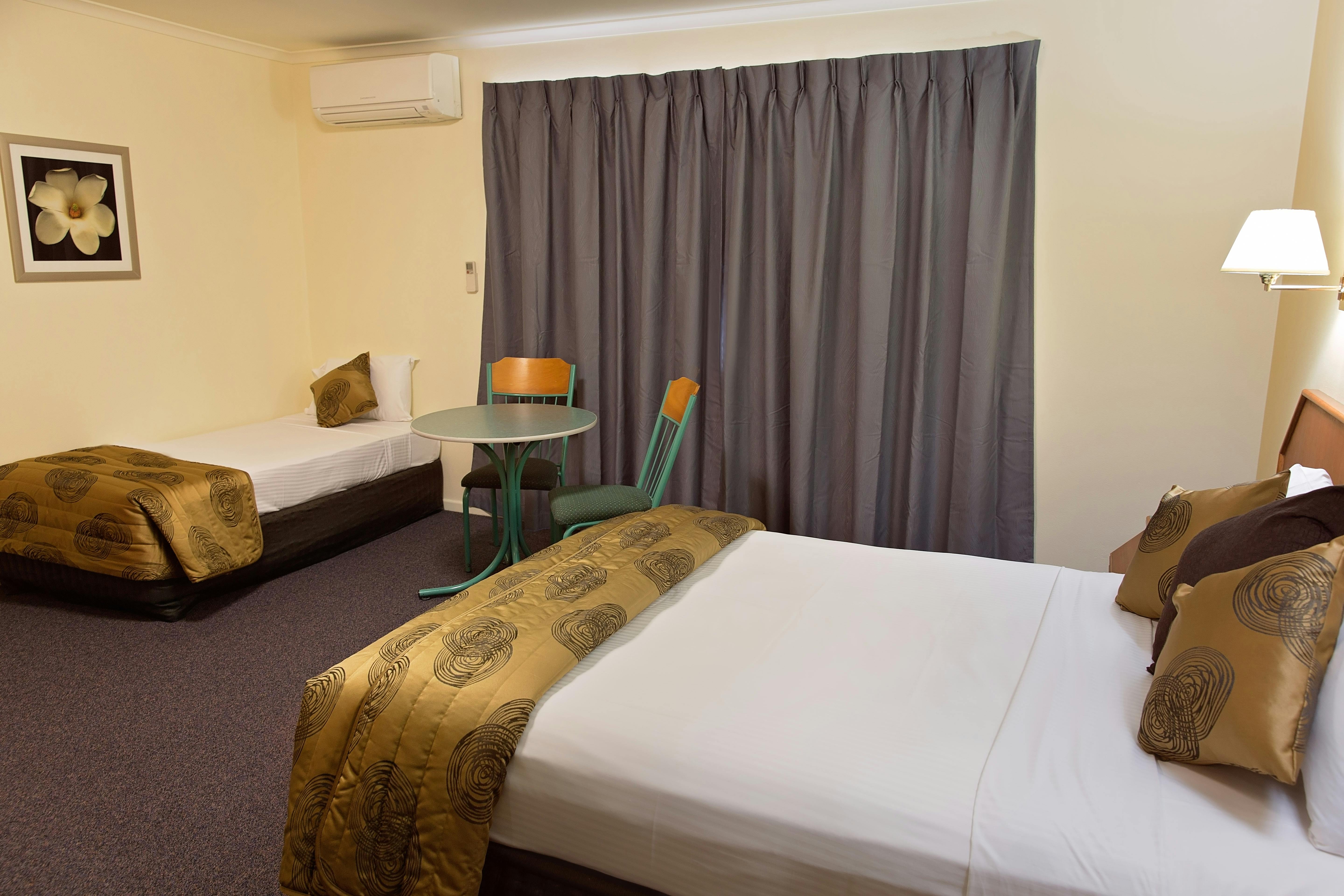 Superior Spa Room White Lace Motor Inn Mackay, Experience comforts of your own home