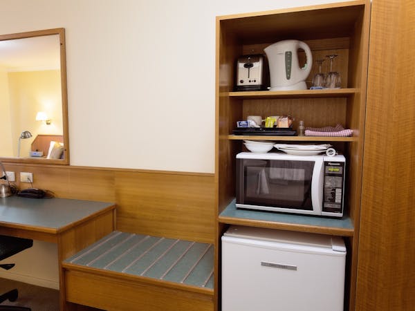 Microwave toaster in all Superior Rooms White Lace Motor Inn