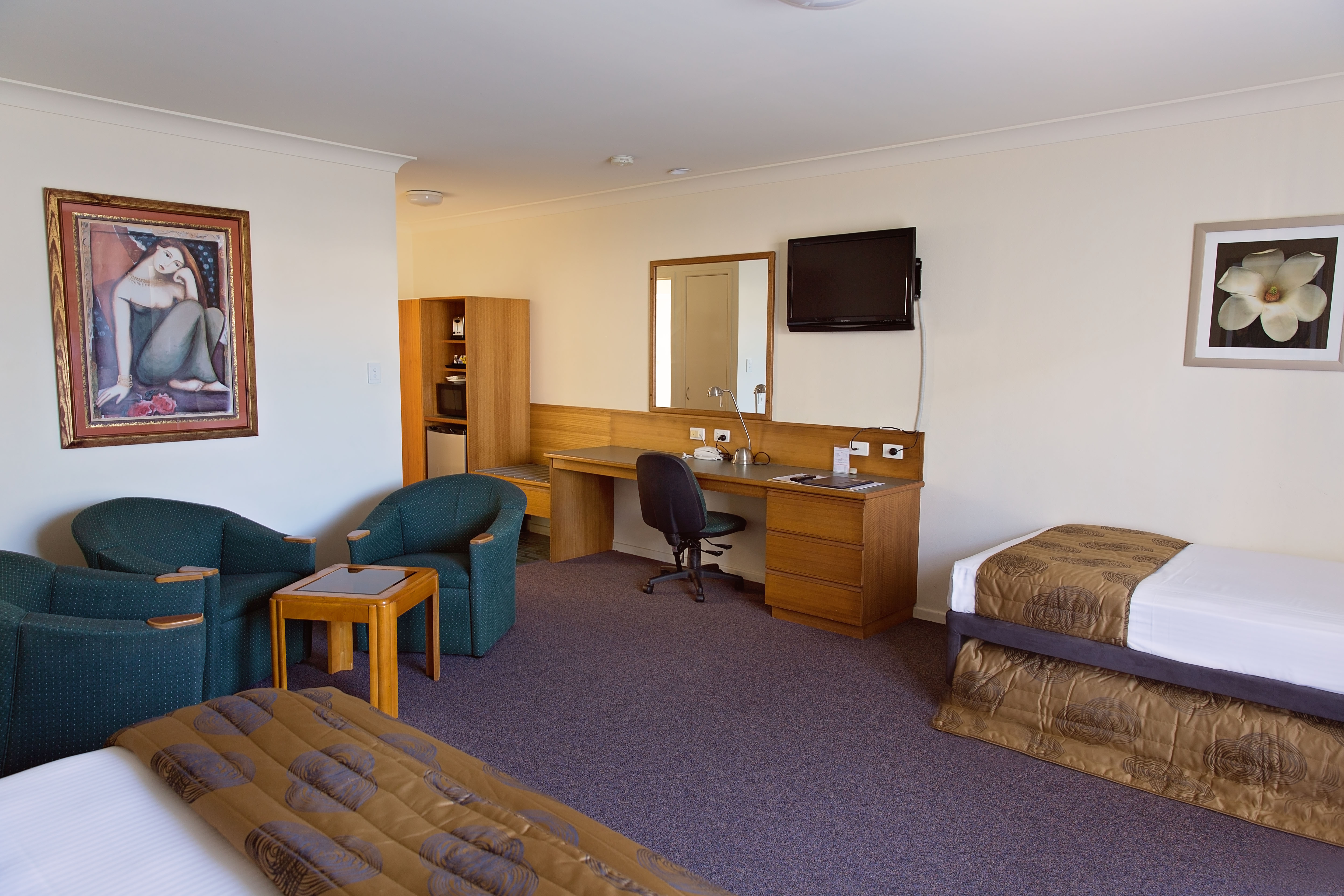 Superior Spa Room White Lace Motor Inn Mackay