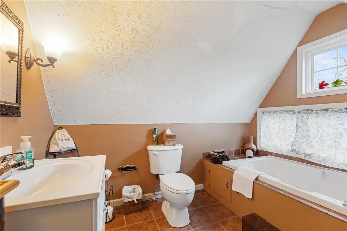 Family Suite Bathroom 2