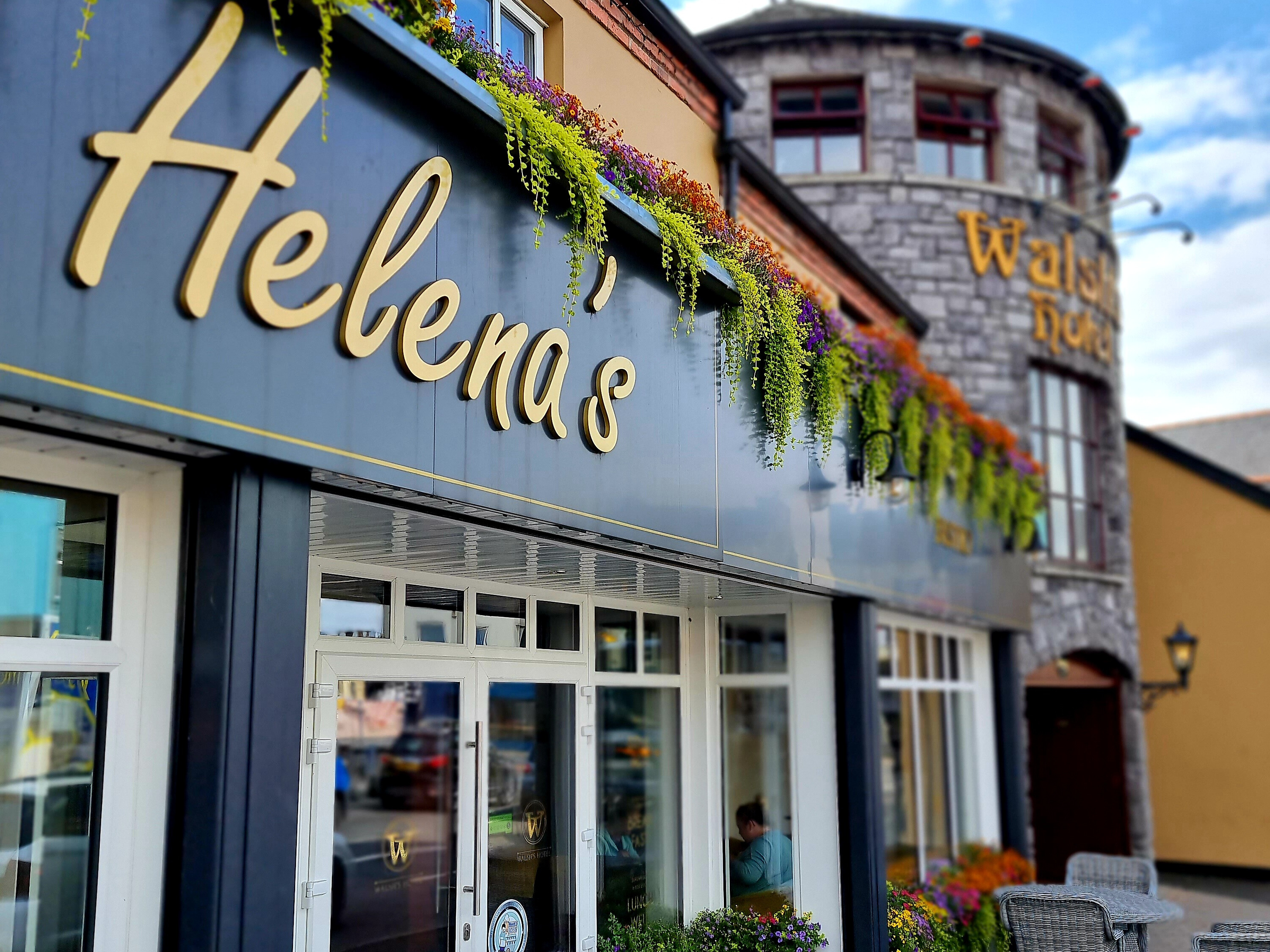 Walsh's Hotel & Apartments