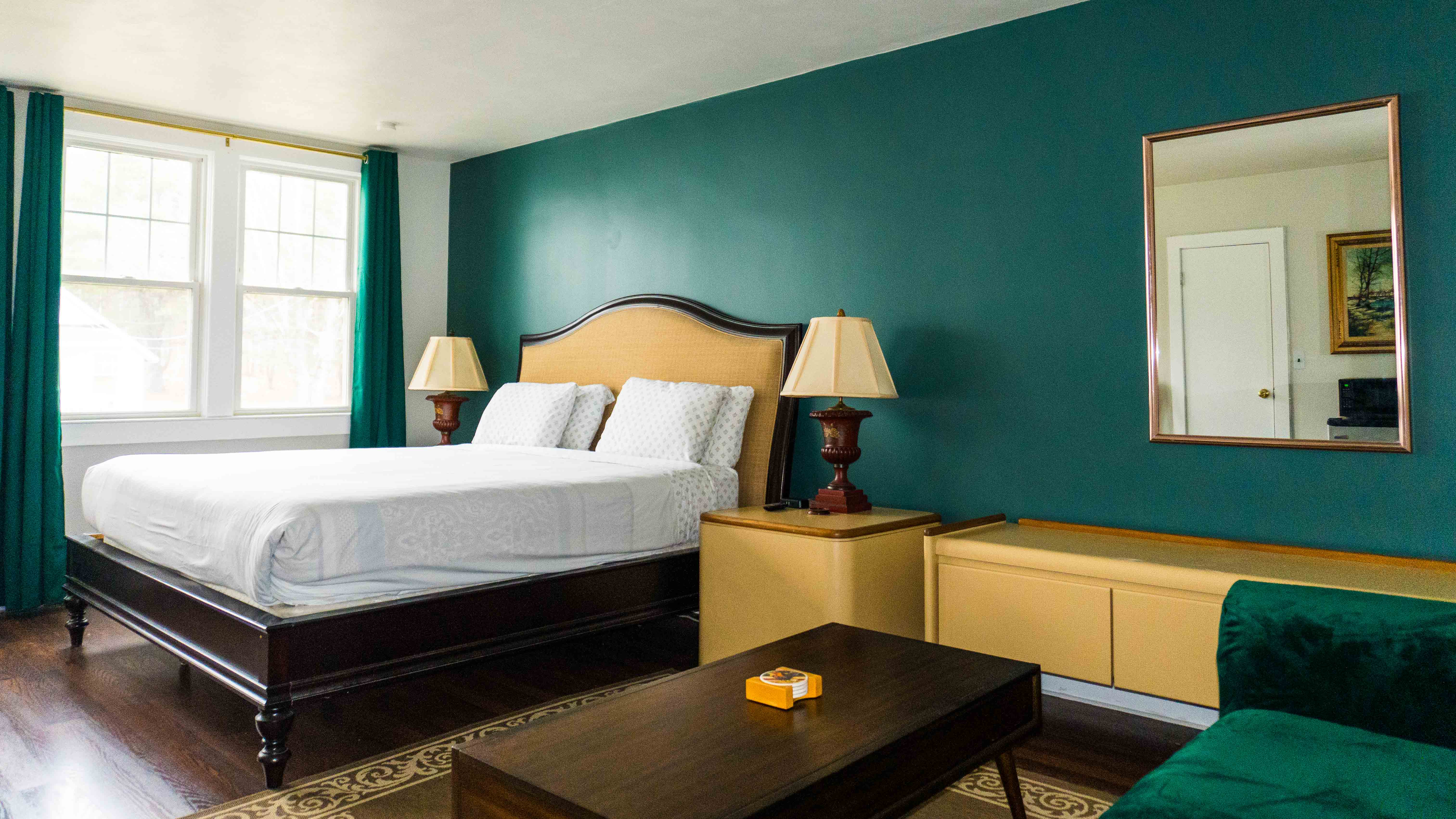 Ground Floor Extra Deluxe King | Kenoza Lake View Manor