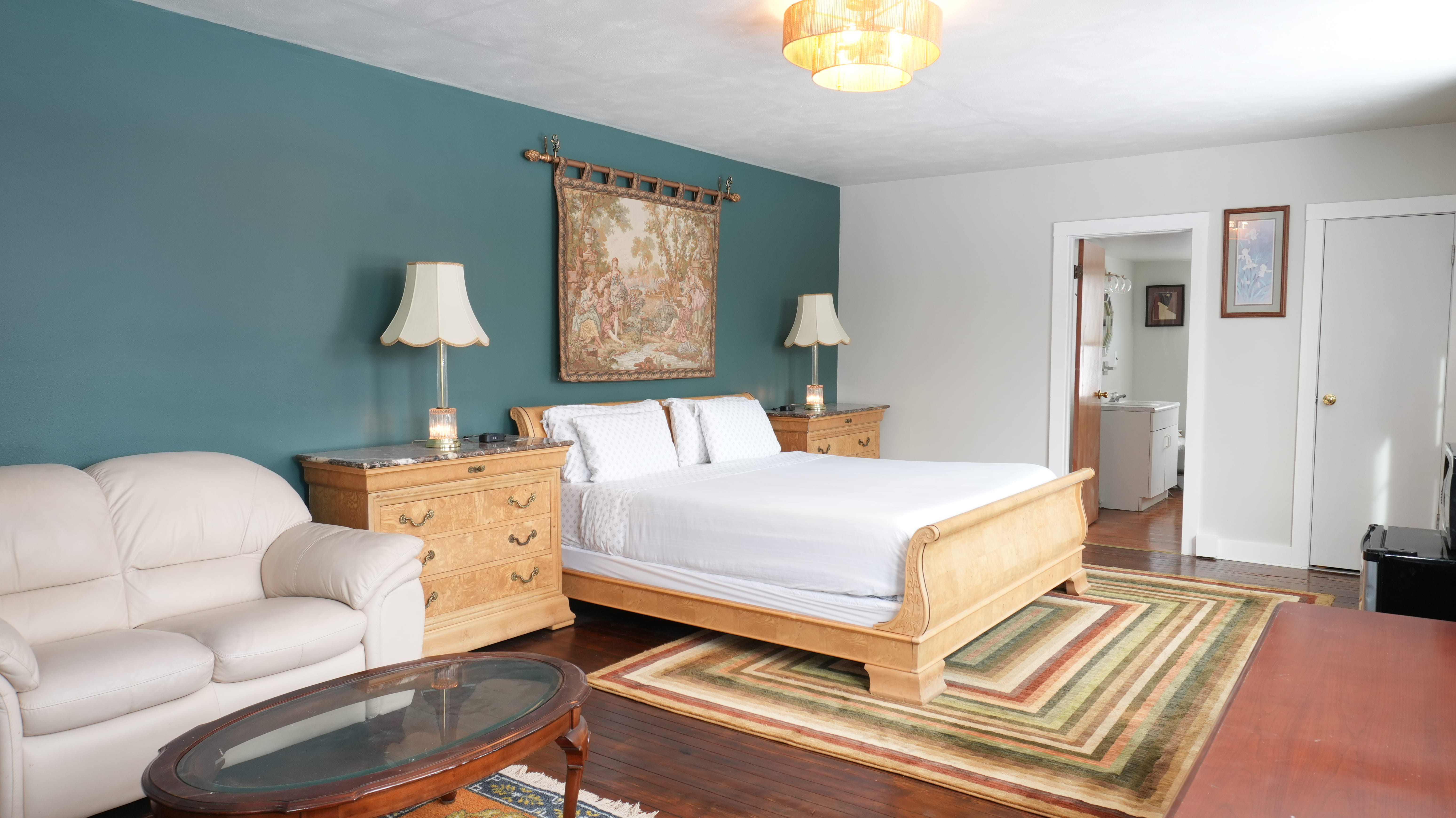 Ground Floor Extra Deluxe King | Kenoza Lake View Manor