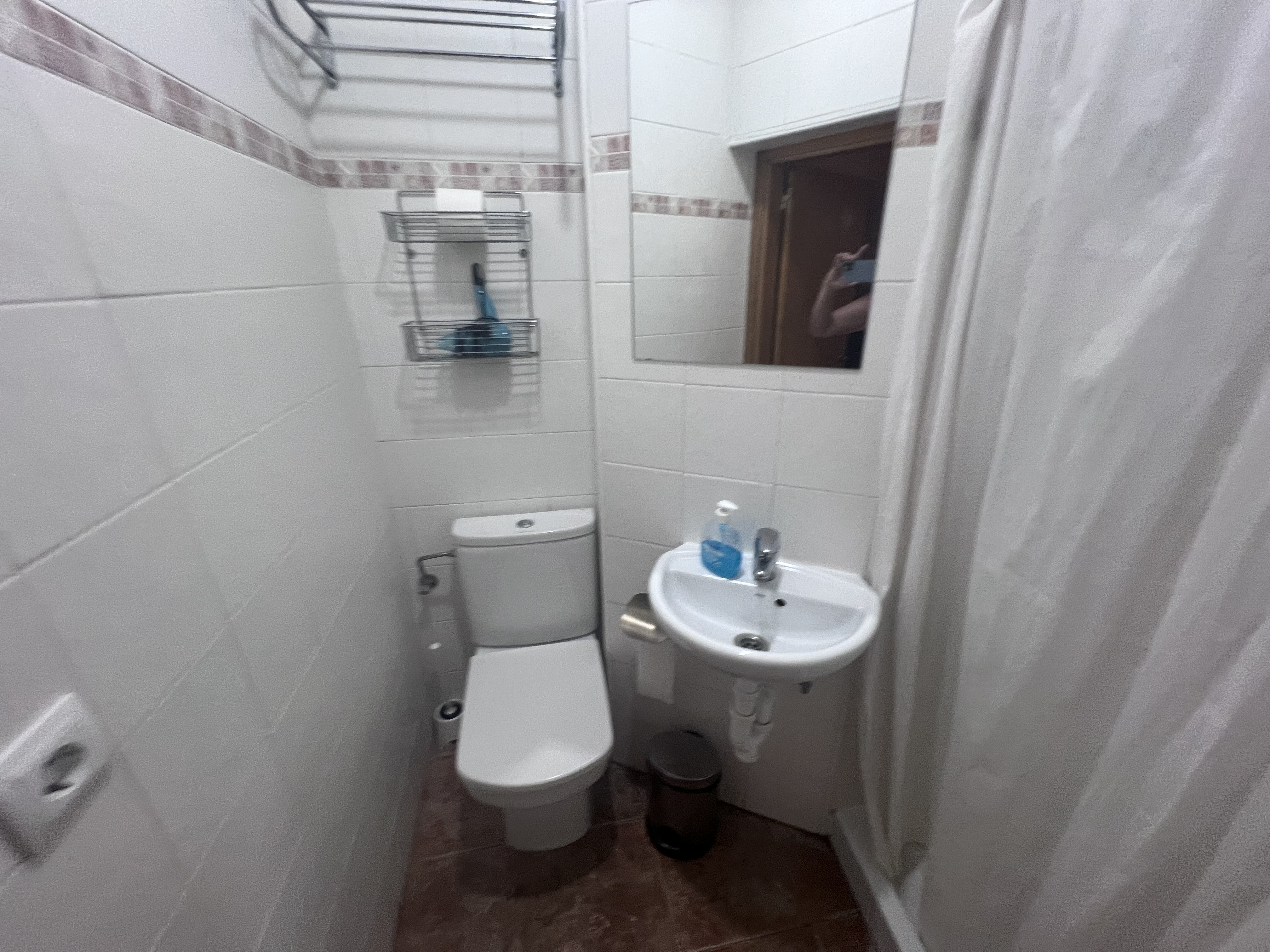 Private bathroom for Lorka