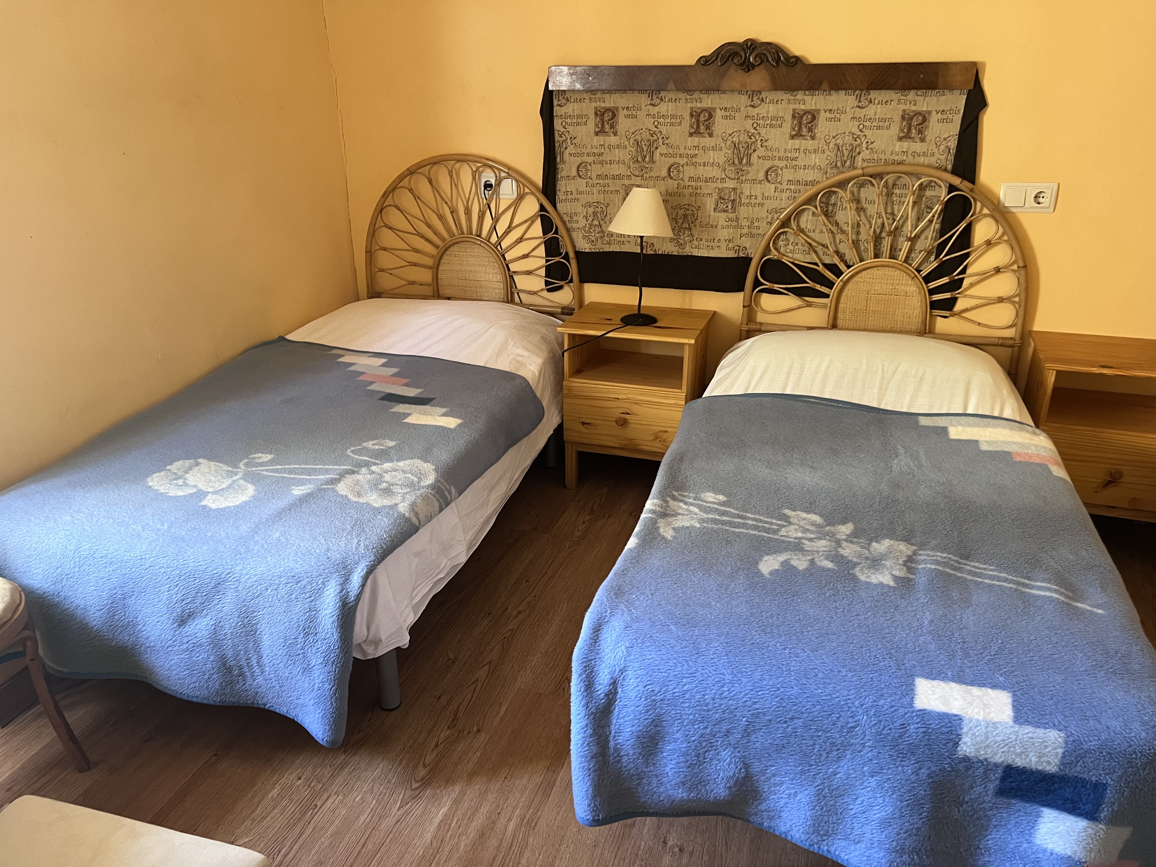 Viana 2 persons Bathroom share with Los Arcos