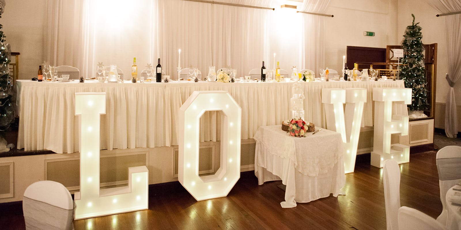 love sign in front of the top table at the Cabarfeidh hotel wedding.