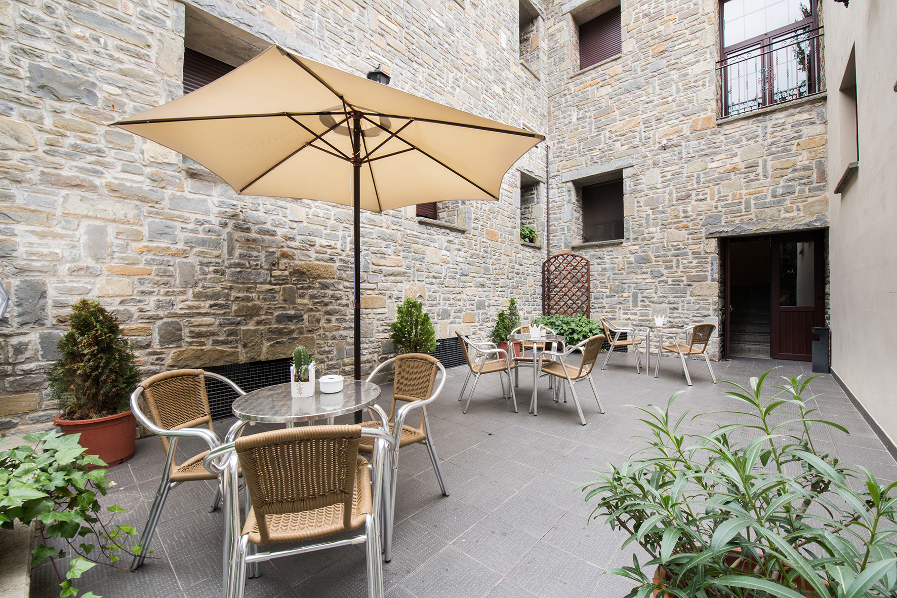 Terraza de verano Hotel Villa Virginia.