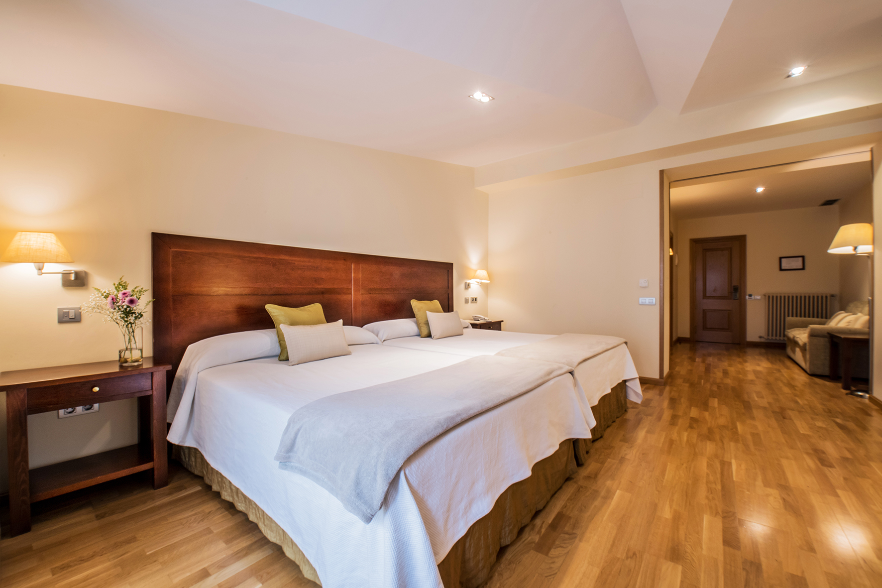 Habitación con doble cama de matrimonio.