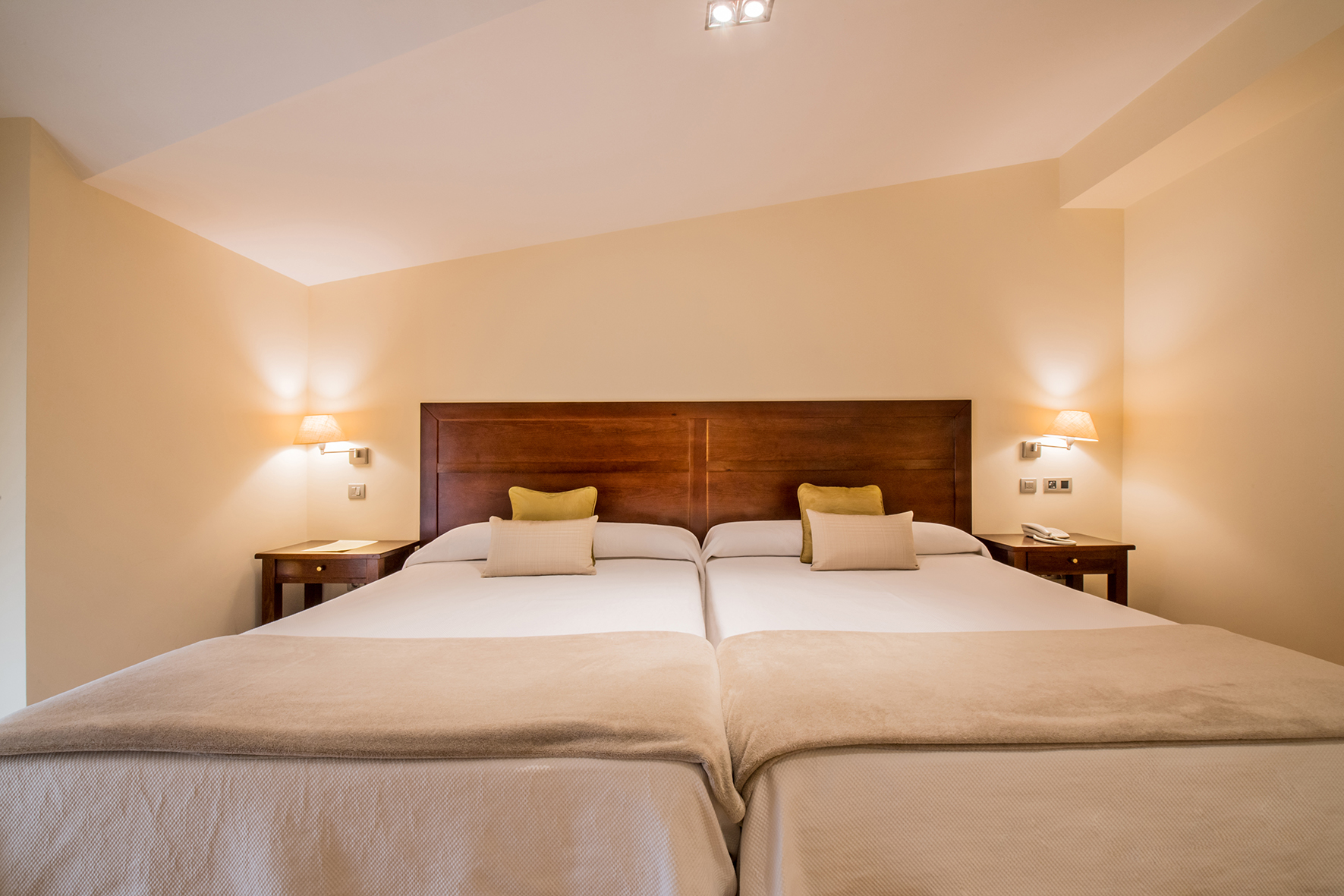 Habitación Premium Familiar con techo abuhardillado.