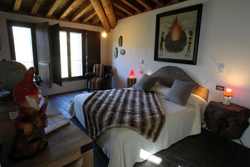 Junior Suite Nido Room, bed and view