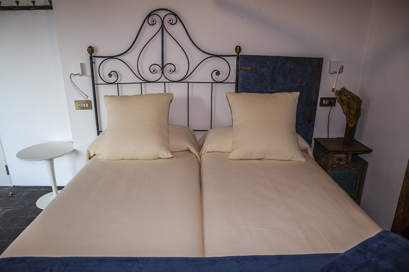 Double room La Sonrisa del Agua, bed