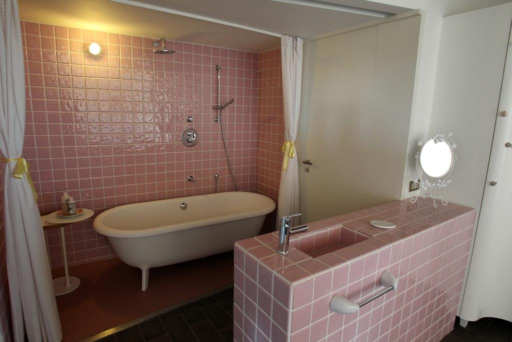 Junior Suite La Sweet, shower/bath