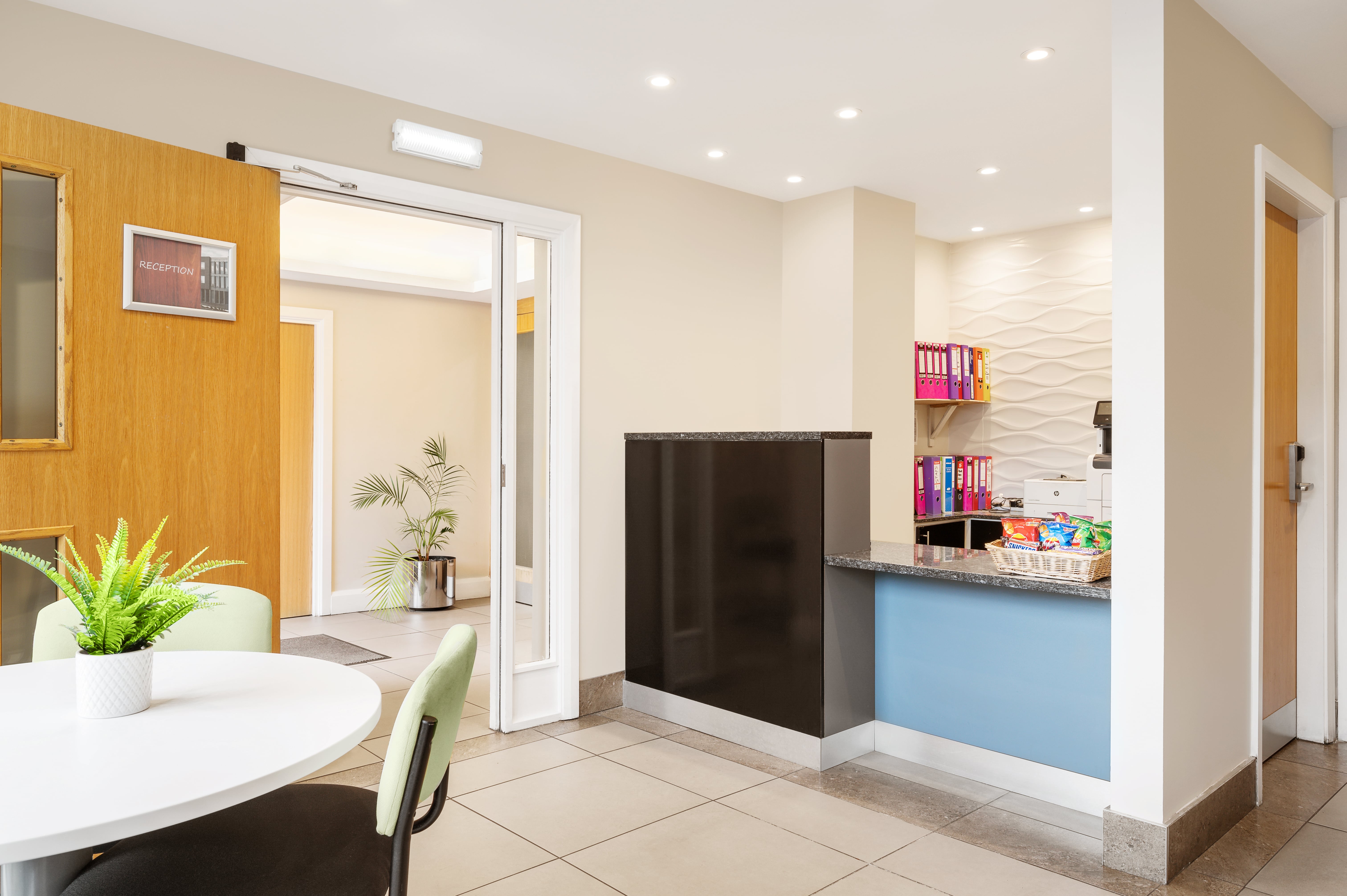 Rooms Inn Newcastle Reception area