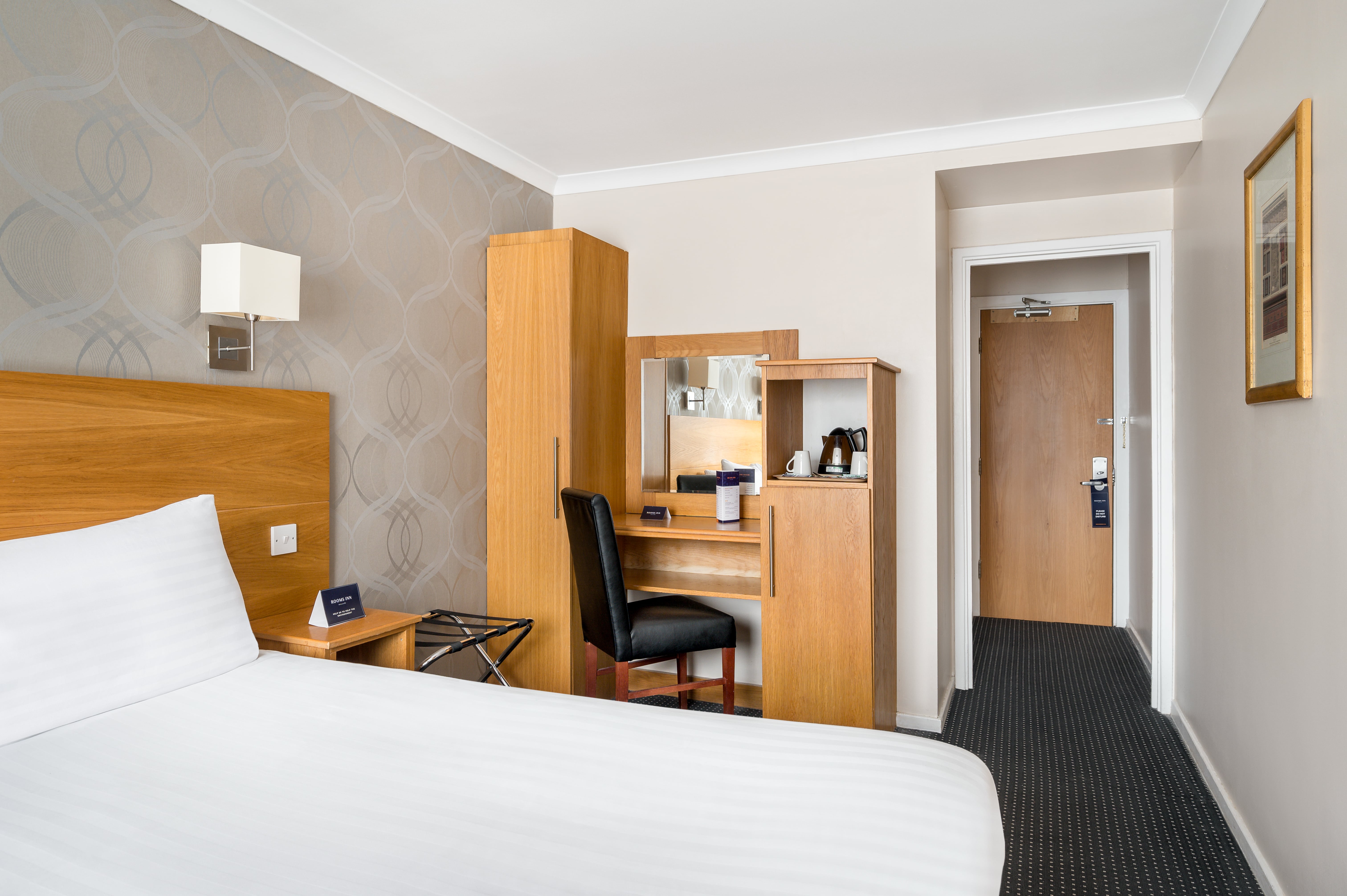Rooms Inn Newcastle close up of dressing table