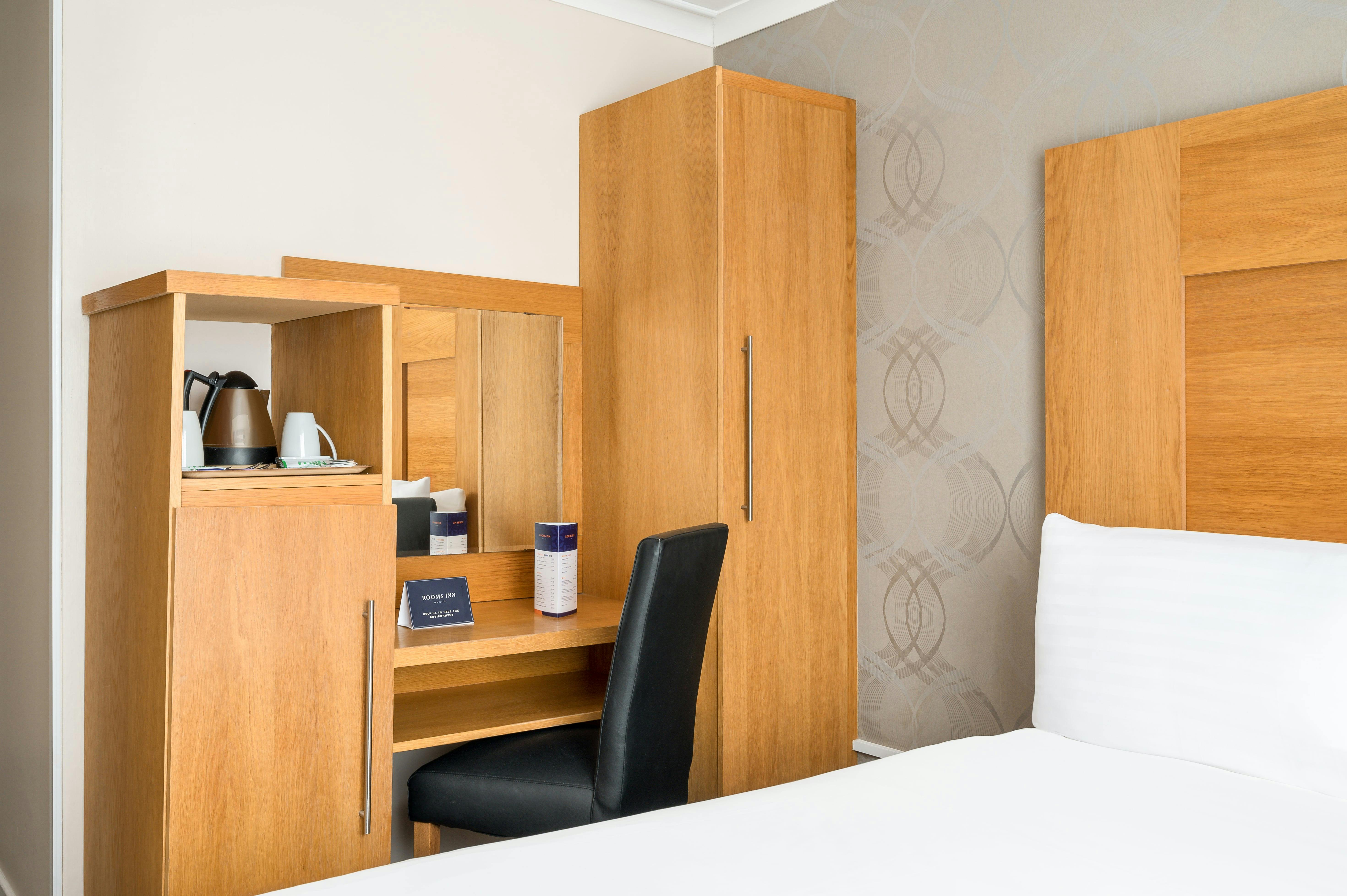 Rooms Inn Newcastle single room amenities view