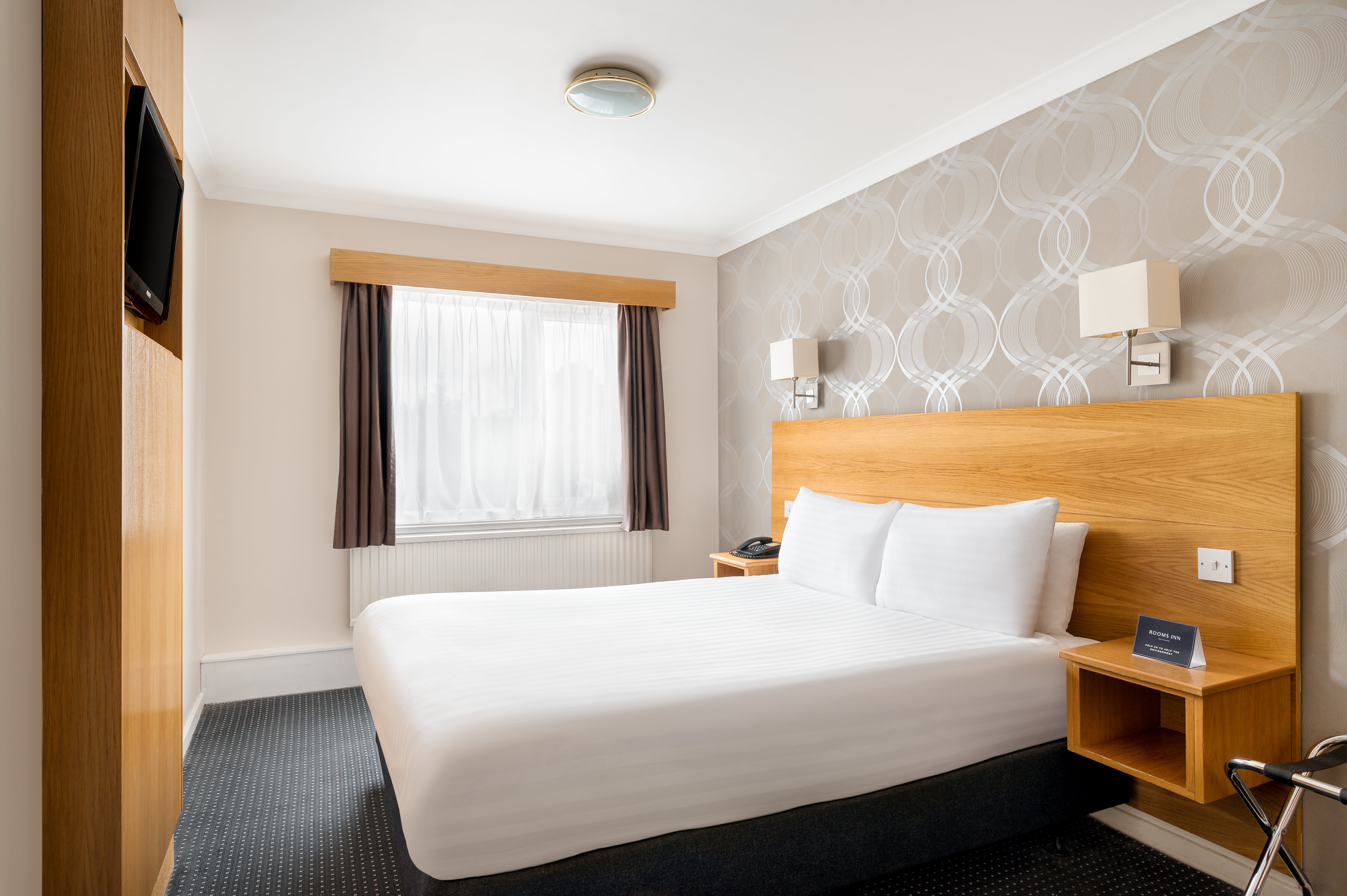 Rooms Inn Newcastle close up view of bed