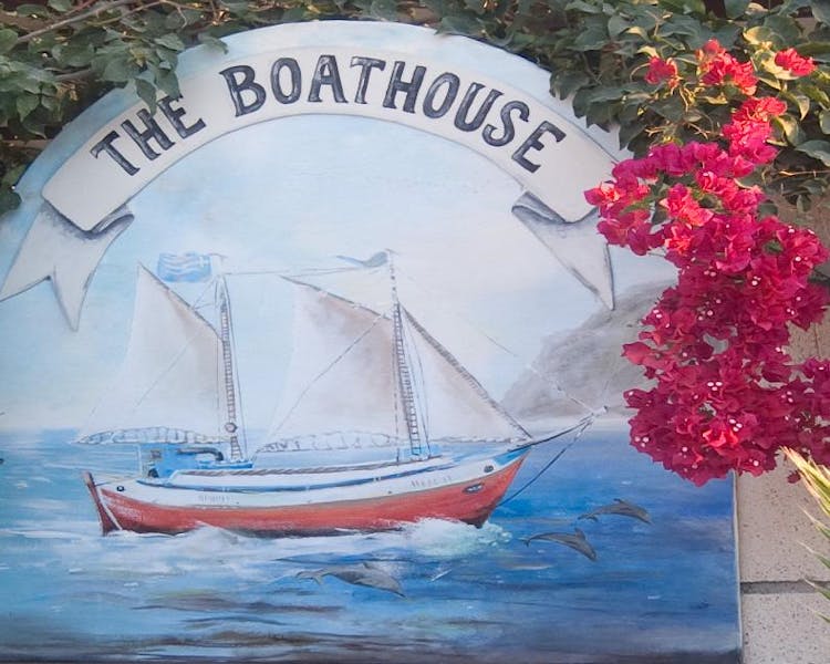 Boathouse Hotel sign