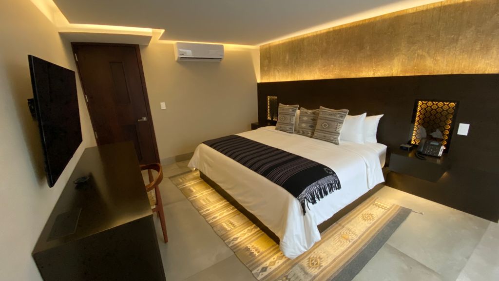 ROOM 1