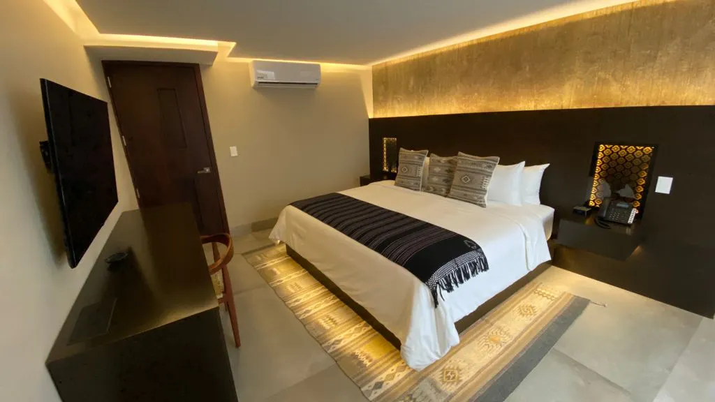 ROOM 1
