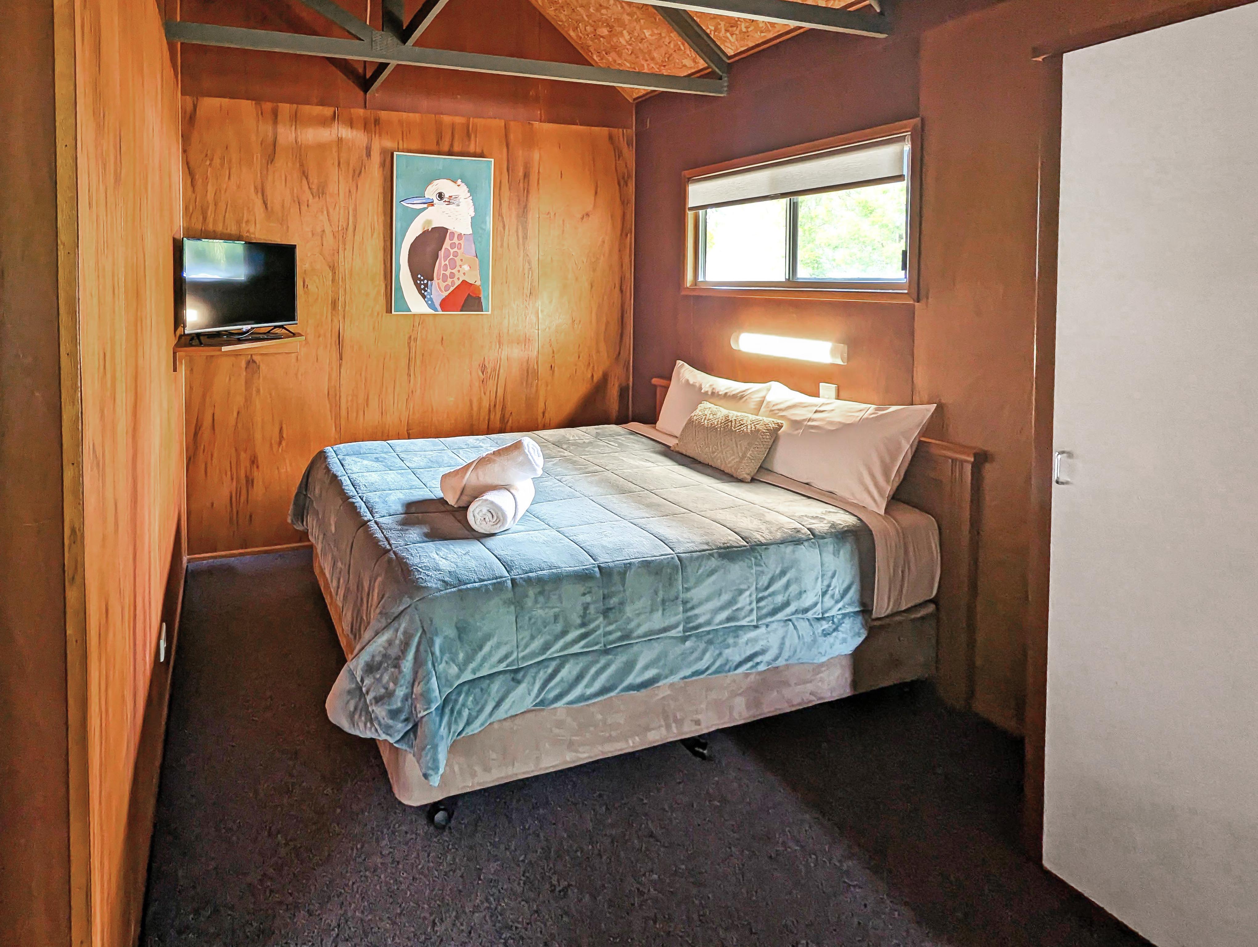 Queen bedroom in one bedroom cabin