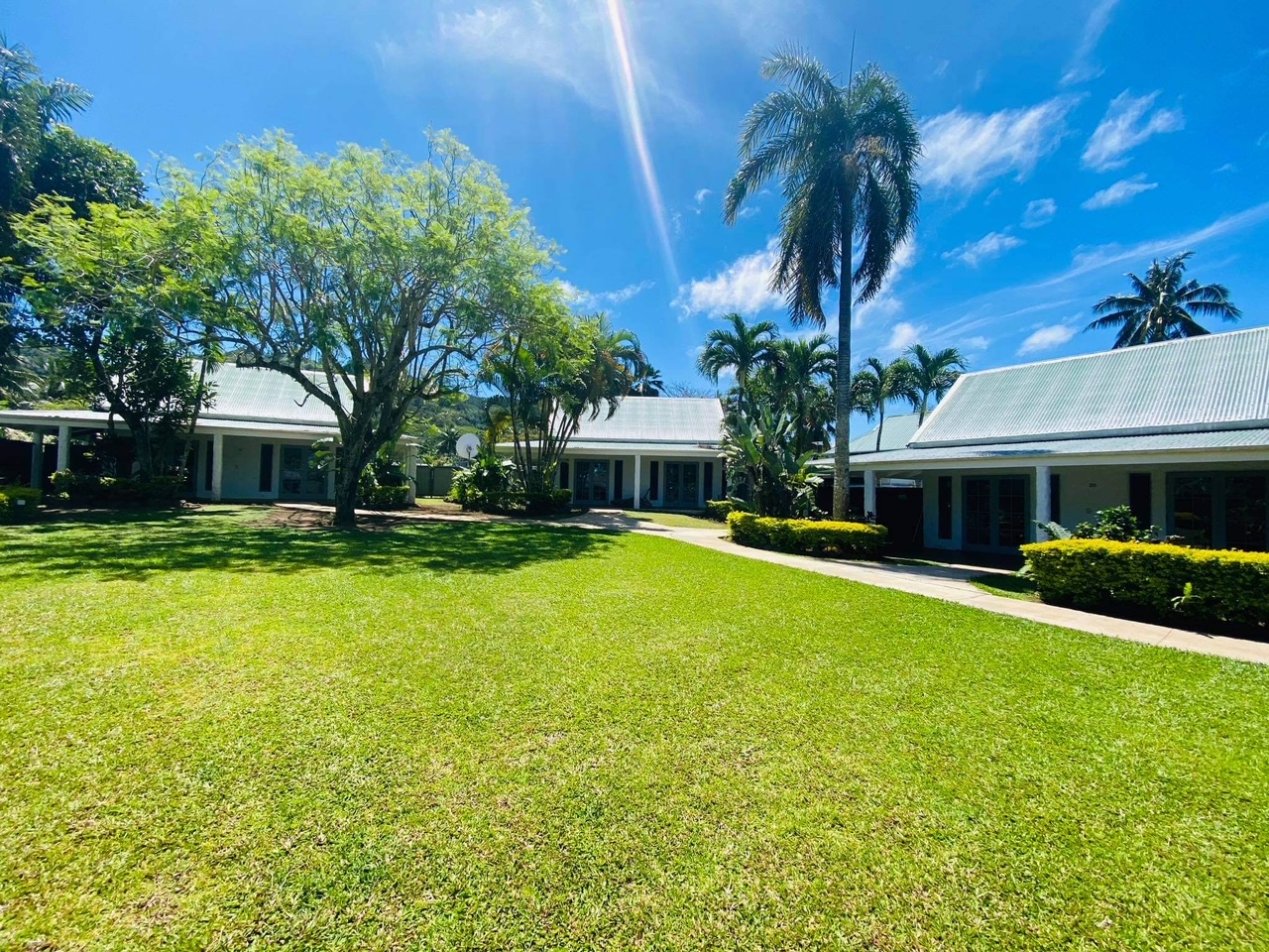 muri-beachcomber-rarotonga-watergarden-villa-exterior