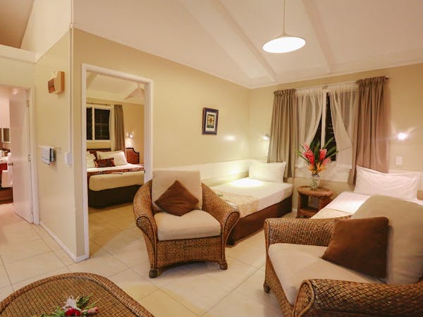 muri-beachcomber-rarotonga-garden-unit-lounge-bedroom