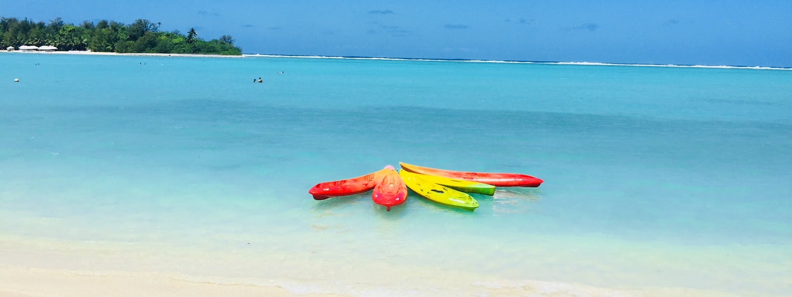 muri-beachcomber-rarotonga-beach-kayaks-SUP-lagoon