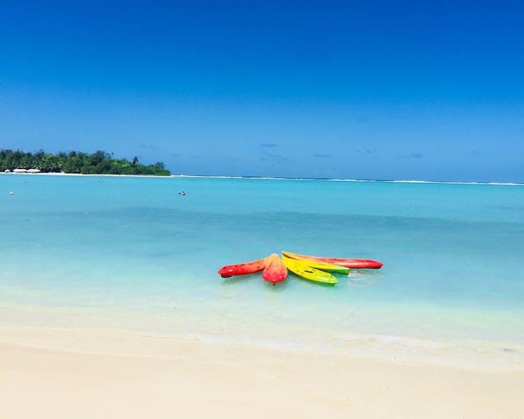 muri-beachcomber-rarotonga-beach-kayaks-SUP-lagoon