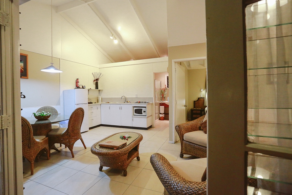 muri-beachcomber-rarotonga-garden-unit-kitchen-dining