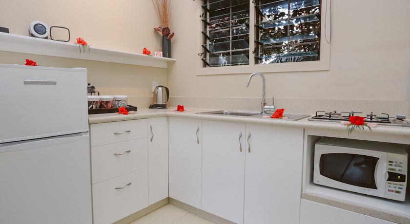 muri-beachcomber-rarotonga-seaview-unit-kitchen