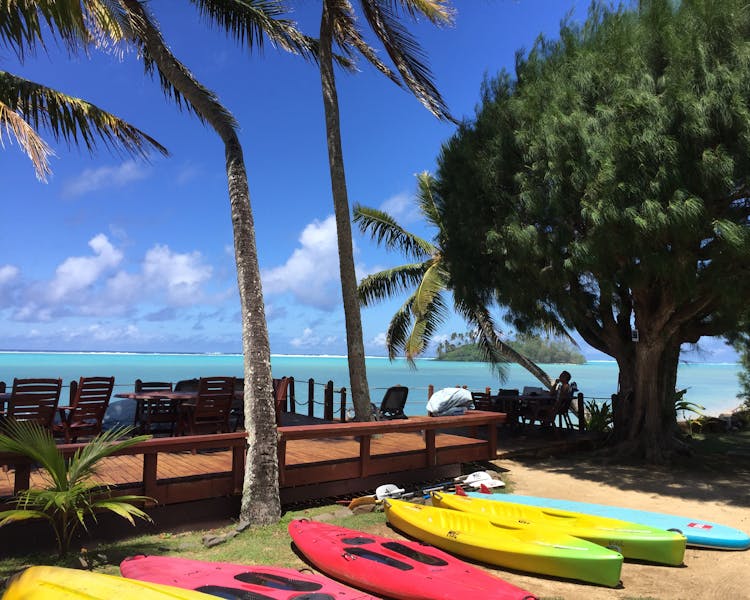 muri-beachcomber-rarotonga-free-kayak-paddle-boards-SUP-lagoon