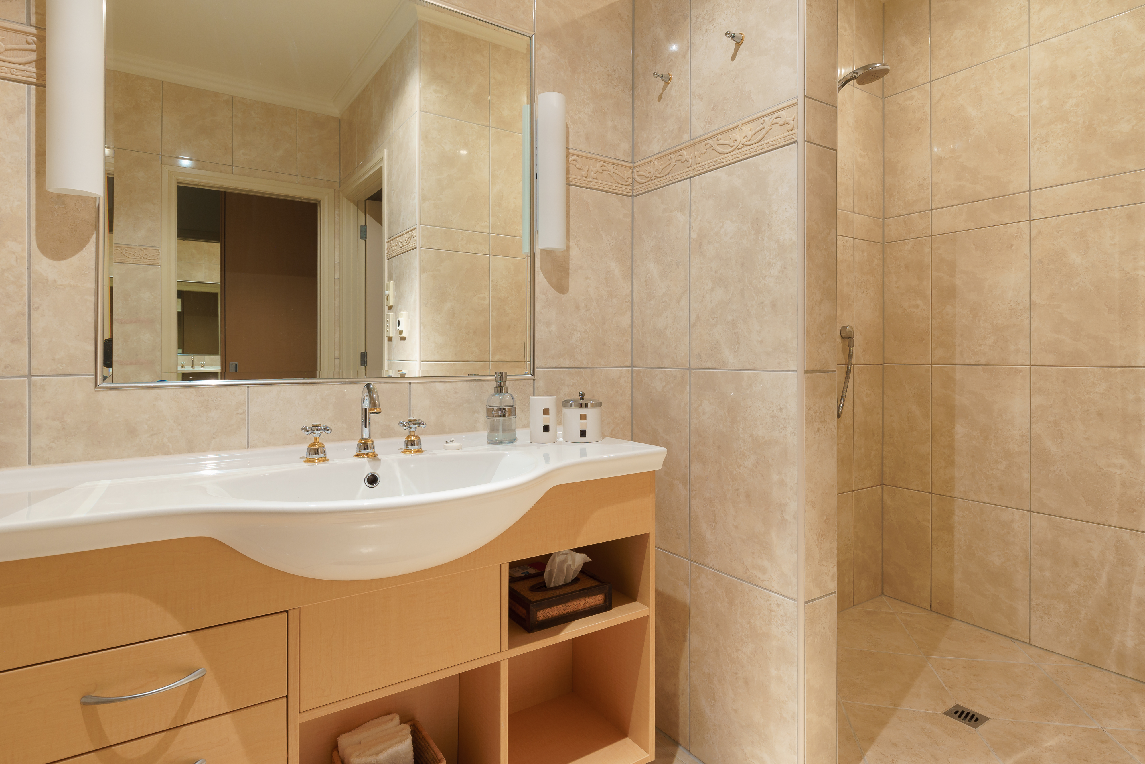 Tongariro & Ngaurahoe private bathroom