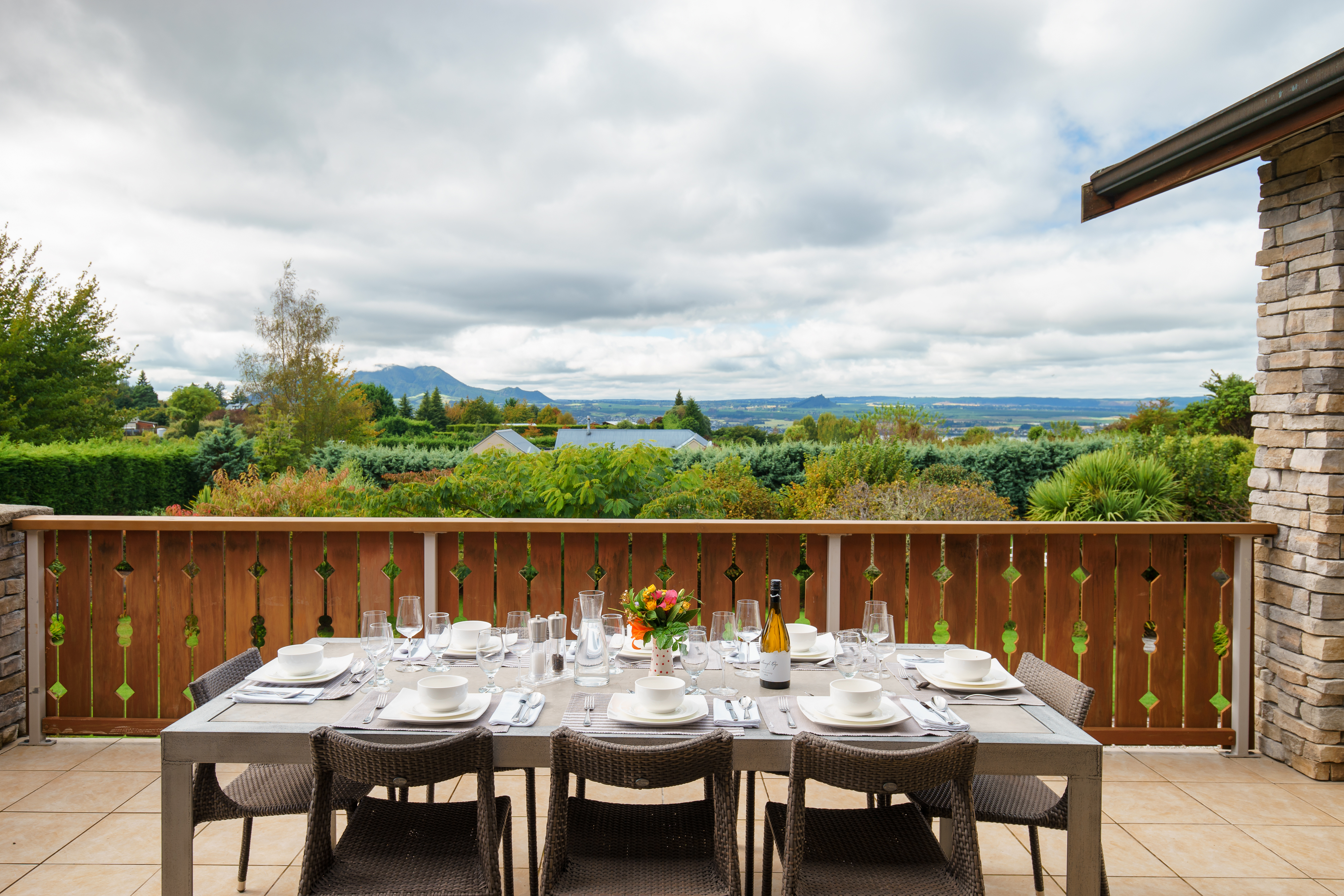 outside dining on the patio